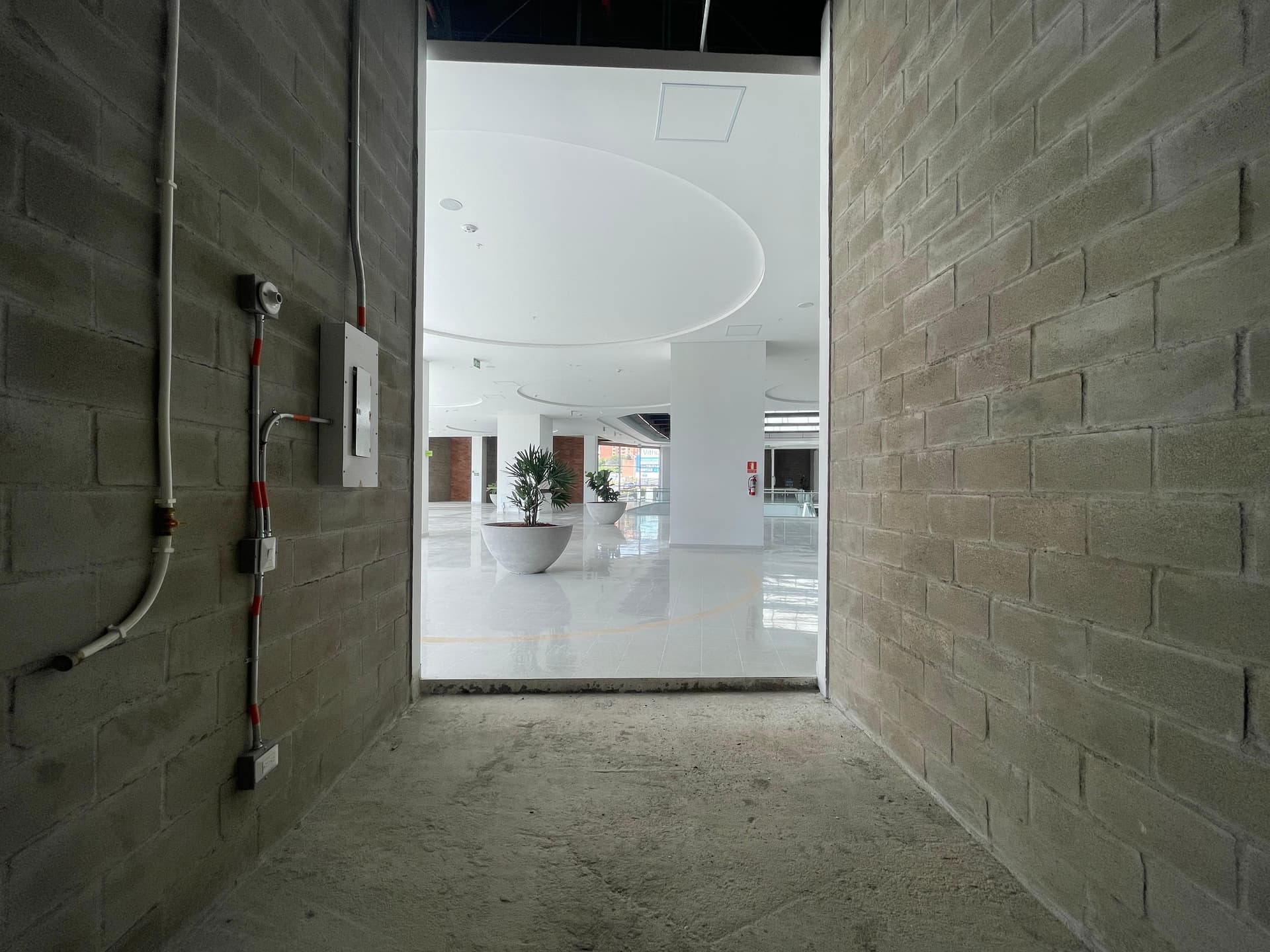 Local en arriendo en Los Pinos, La America, Medellín — foto 1 de 10