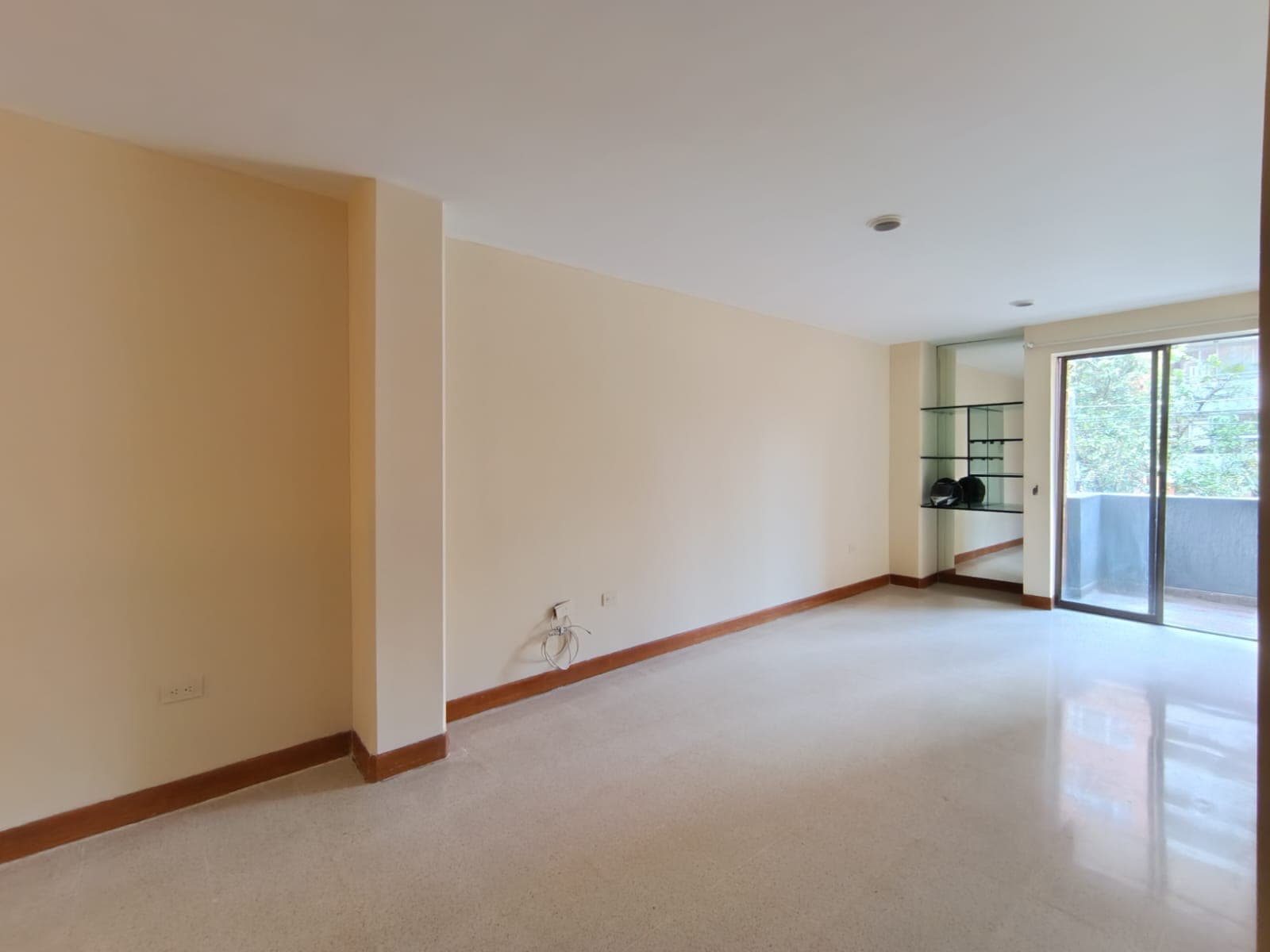 Apartamento en arriendo en La Castellana, Laureles, Medellín — foto 2 de 19