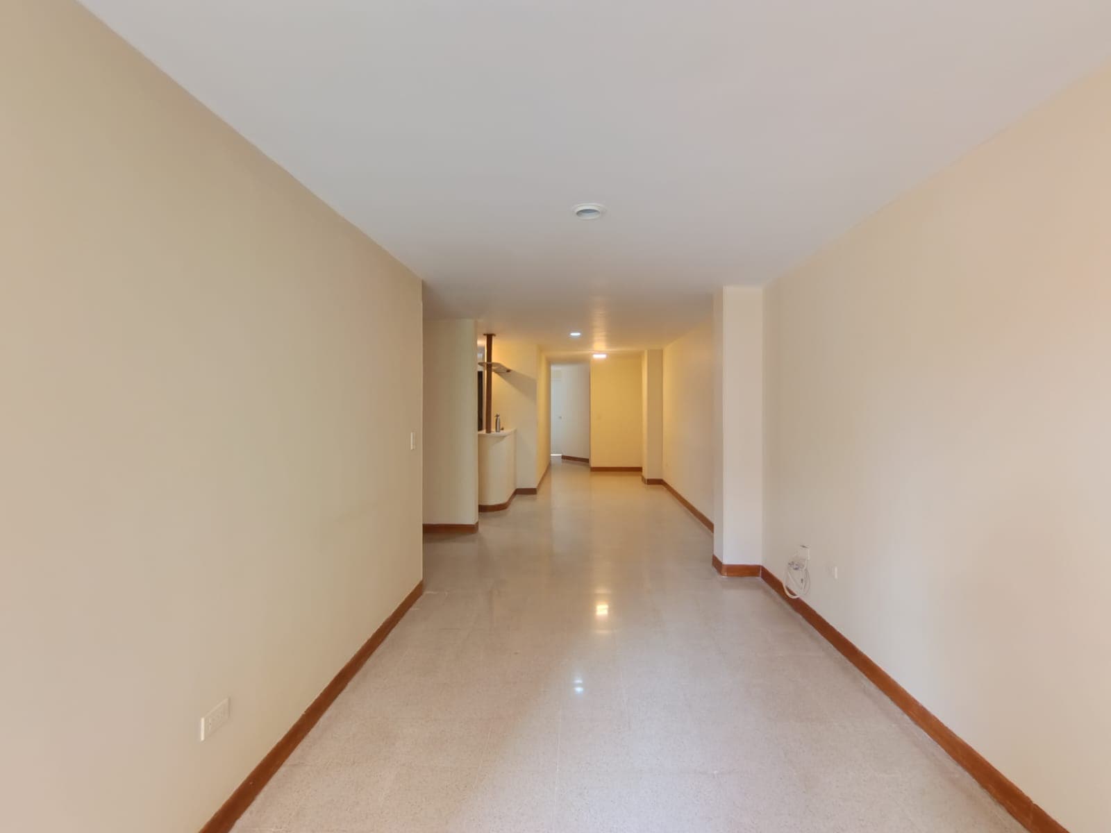 Apartamento en arriendo en La Castellana, Laureles, Medellín — foto 3 de 19