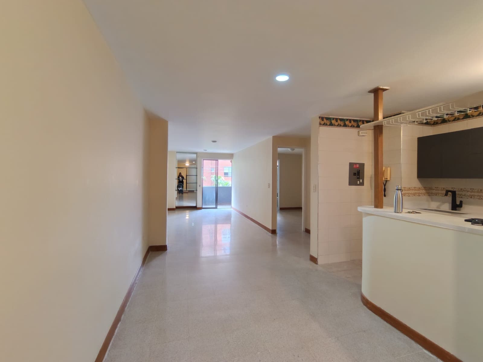 Apartamento en arriendo en La Castellana, Laureles, Medellín — foto 5 de 19
