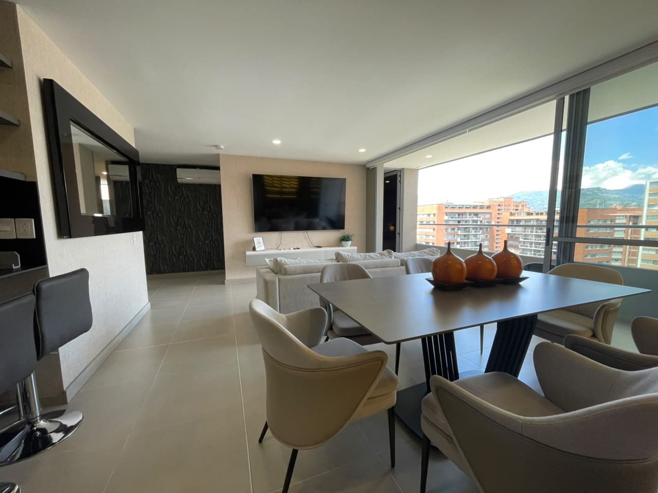 Apartamento en arriendo en Los Balsos, El Poblado, Medellín — foto 1 de 20