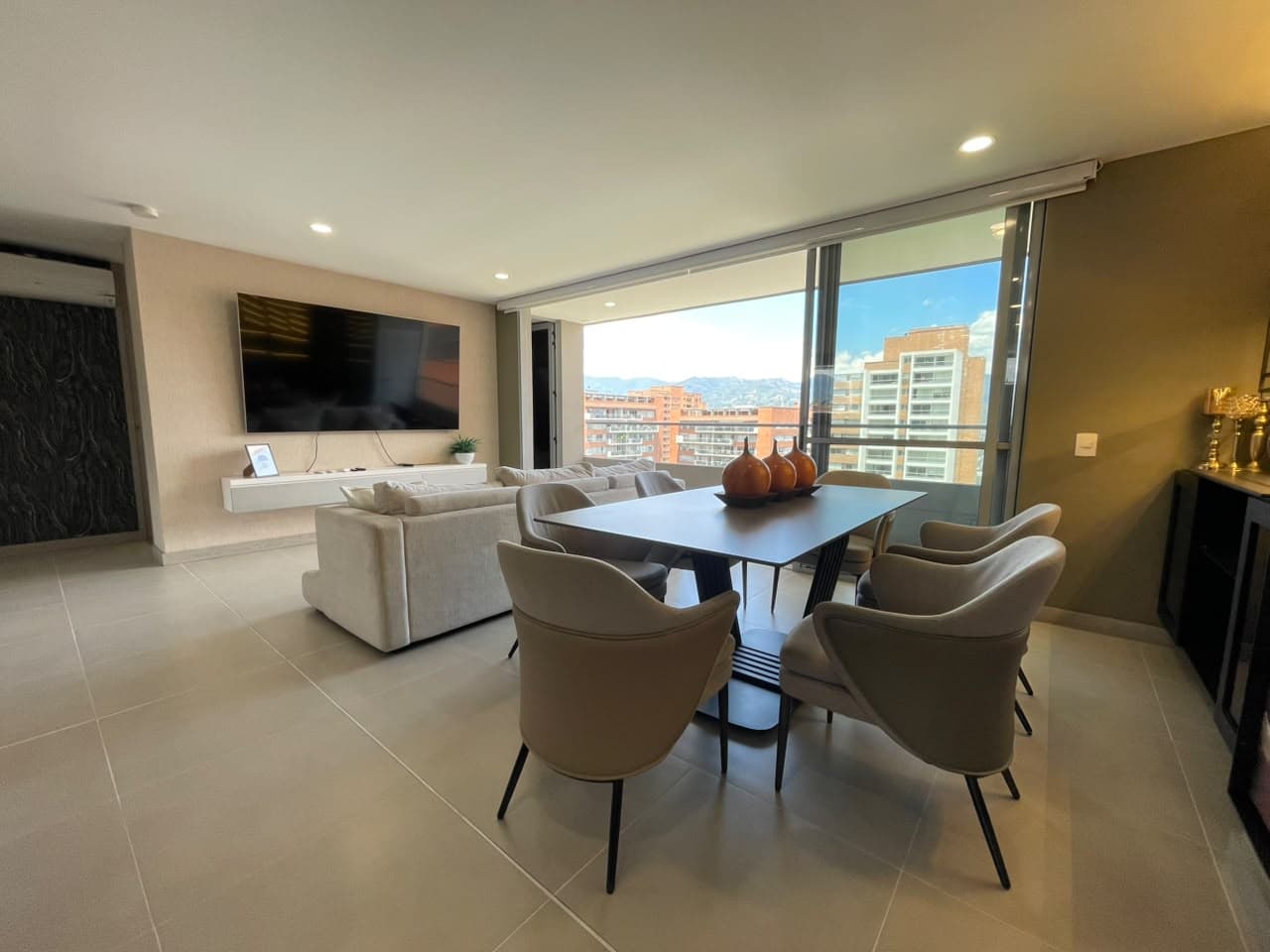 Apartamento en arriendo en Los Balsos, El Poblado, Medellín — foto 2 de 20