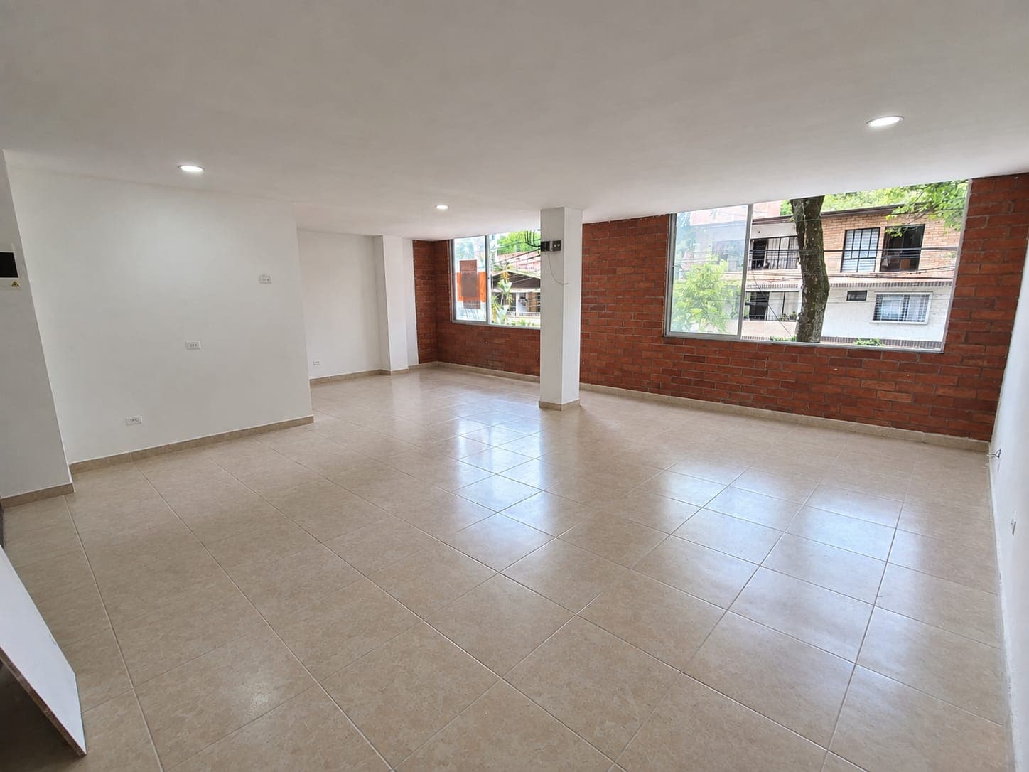 Local en arriendo en Calasanz, La America, Medellín — foto 1 de 12