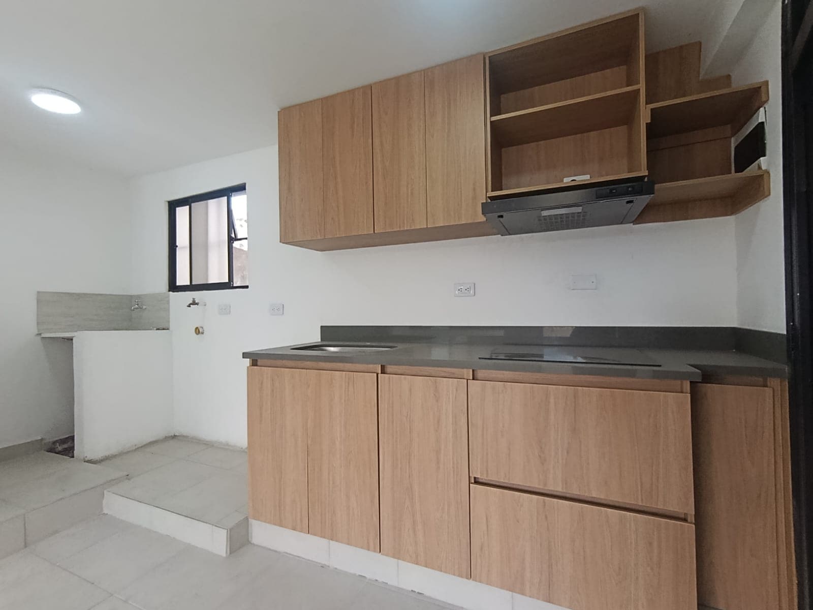 Apartaestudio en arriendo en Boston, Centro, Medellín — foto 1 de 10