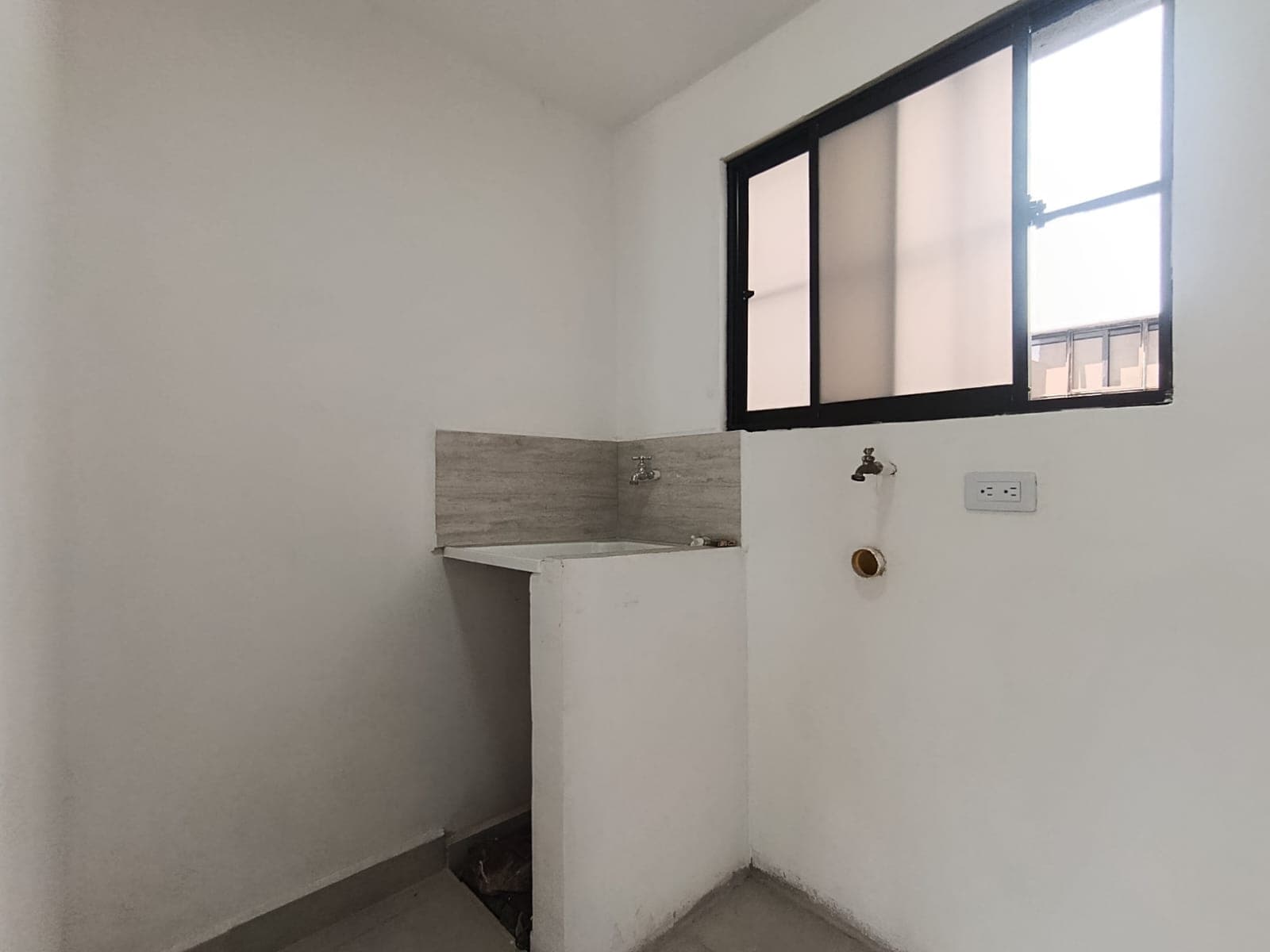 Apartaestudio en arriendo en Boston, Centro, Medellín — foto 2 de 10