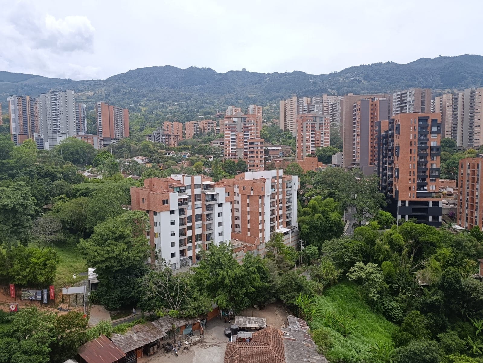 Apartamento en arriendo en Cumbres, Envigado — foto 1 de 20