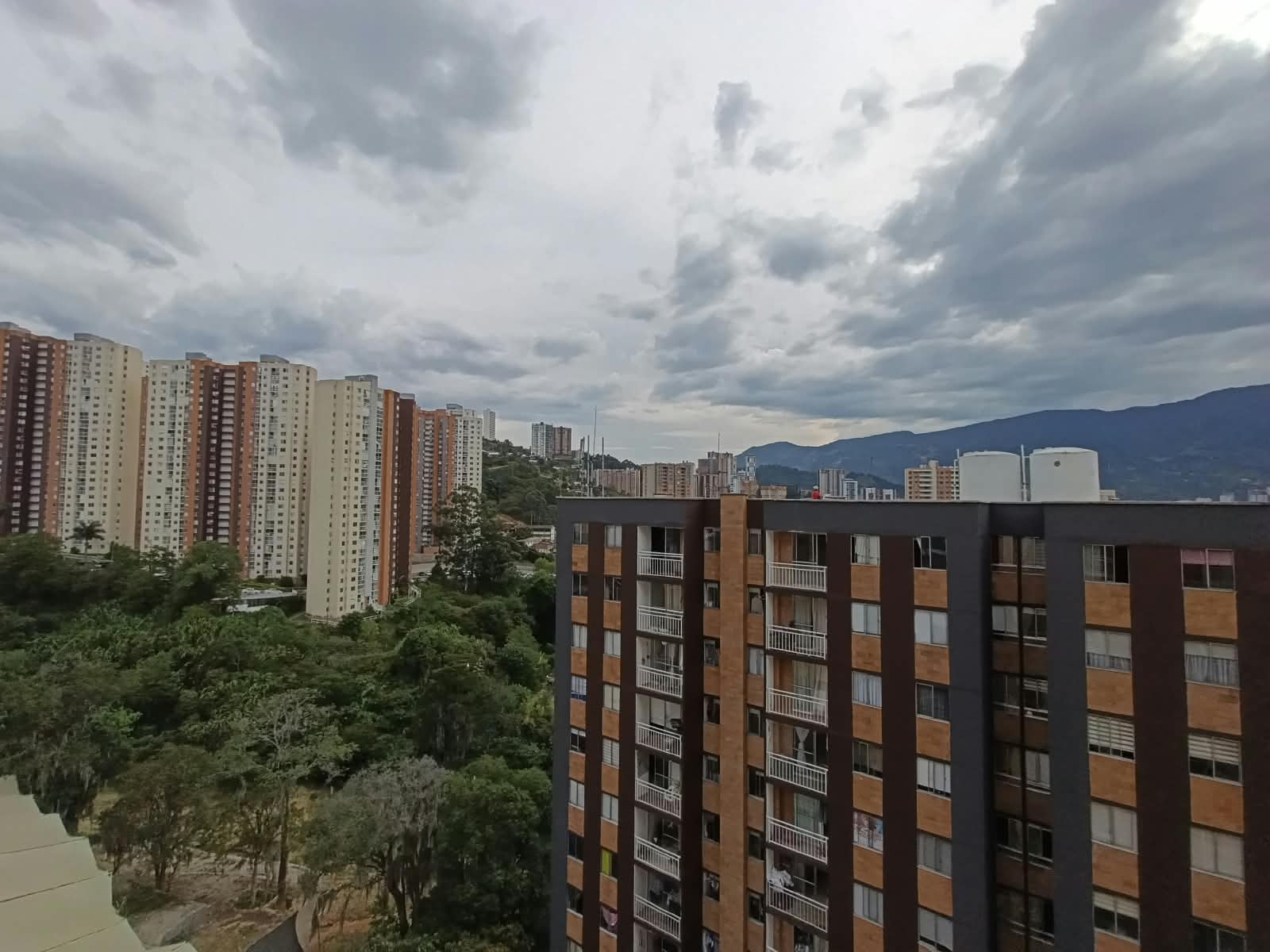 Apartamento en arriendo en Alto de las Flores, Envigado — foto 1 de 14