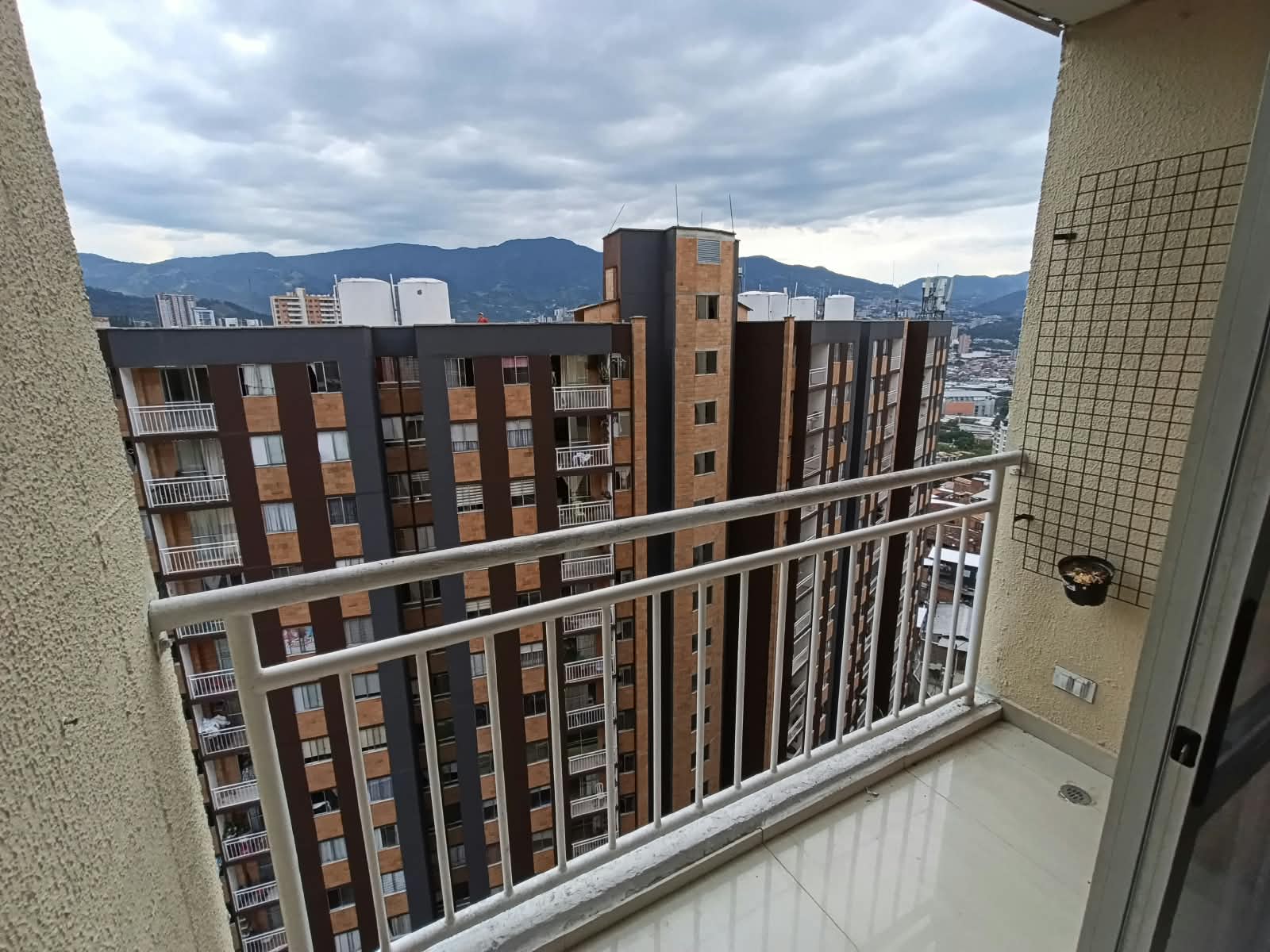 Apartamento en arriendo en Alto de las Flores, Envigado — foto 2 de 14