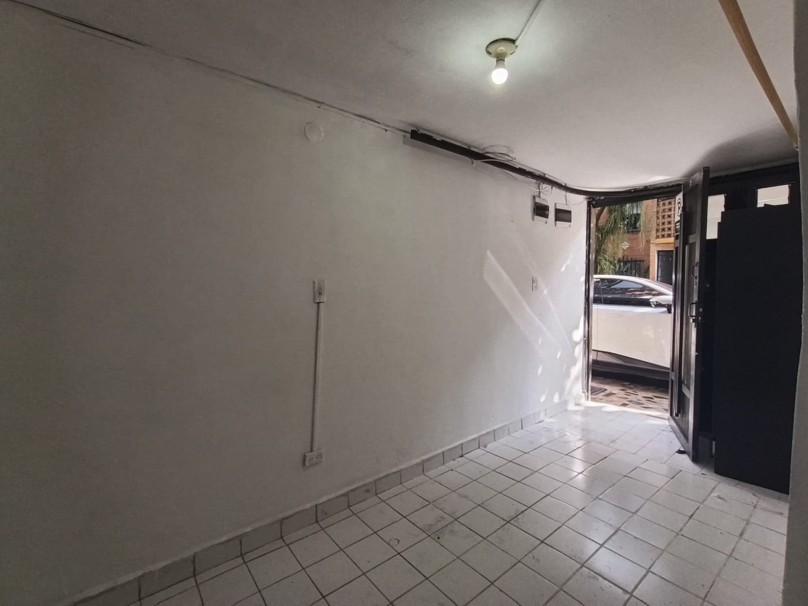 Local en arriendo en Prados de Sabaneta — foto 4 de 11