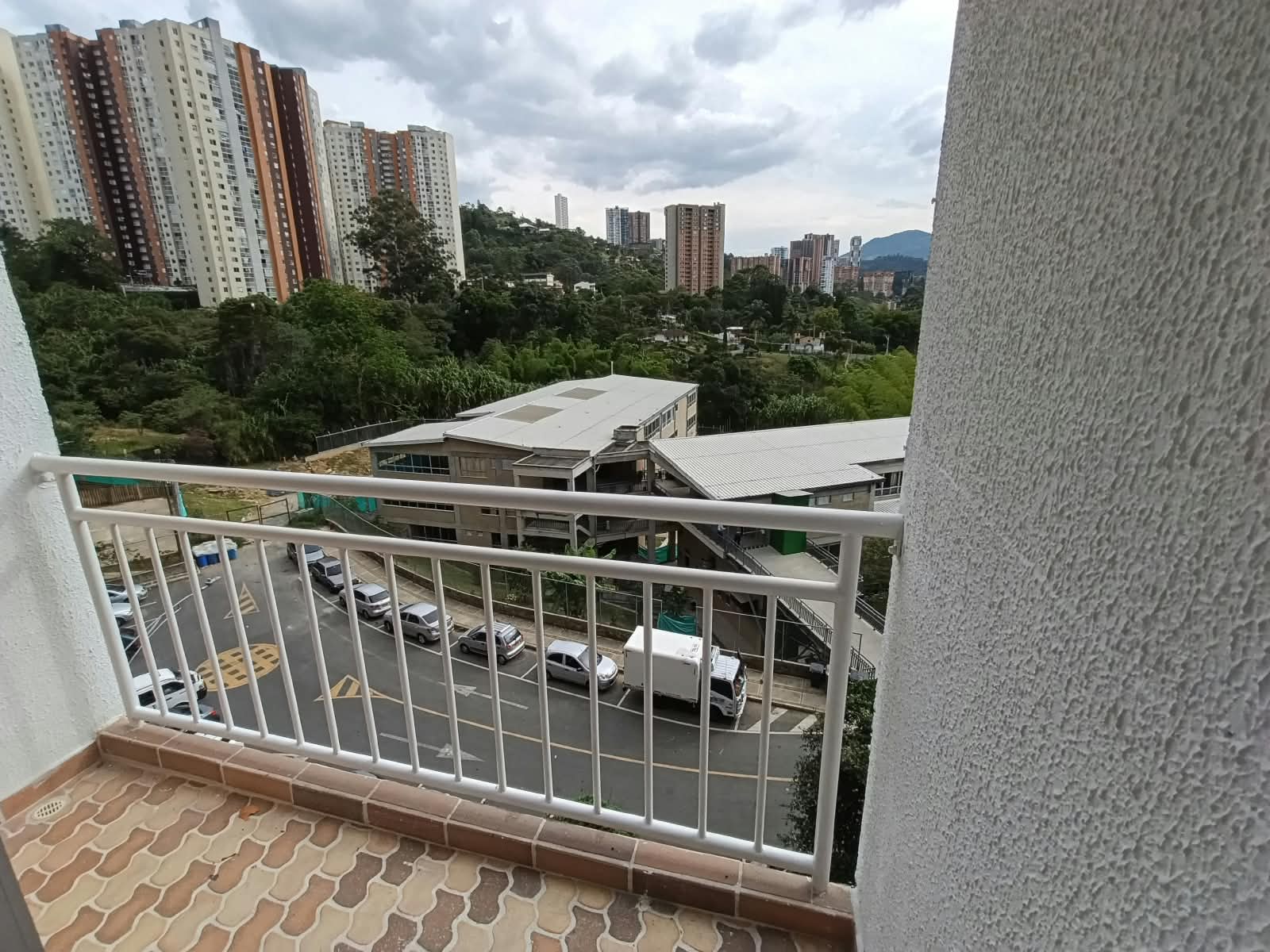 Apartamento en arriendo en Alto de las Flores, Envigado — foto 2 de 13