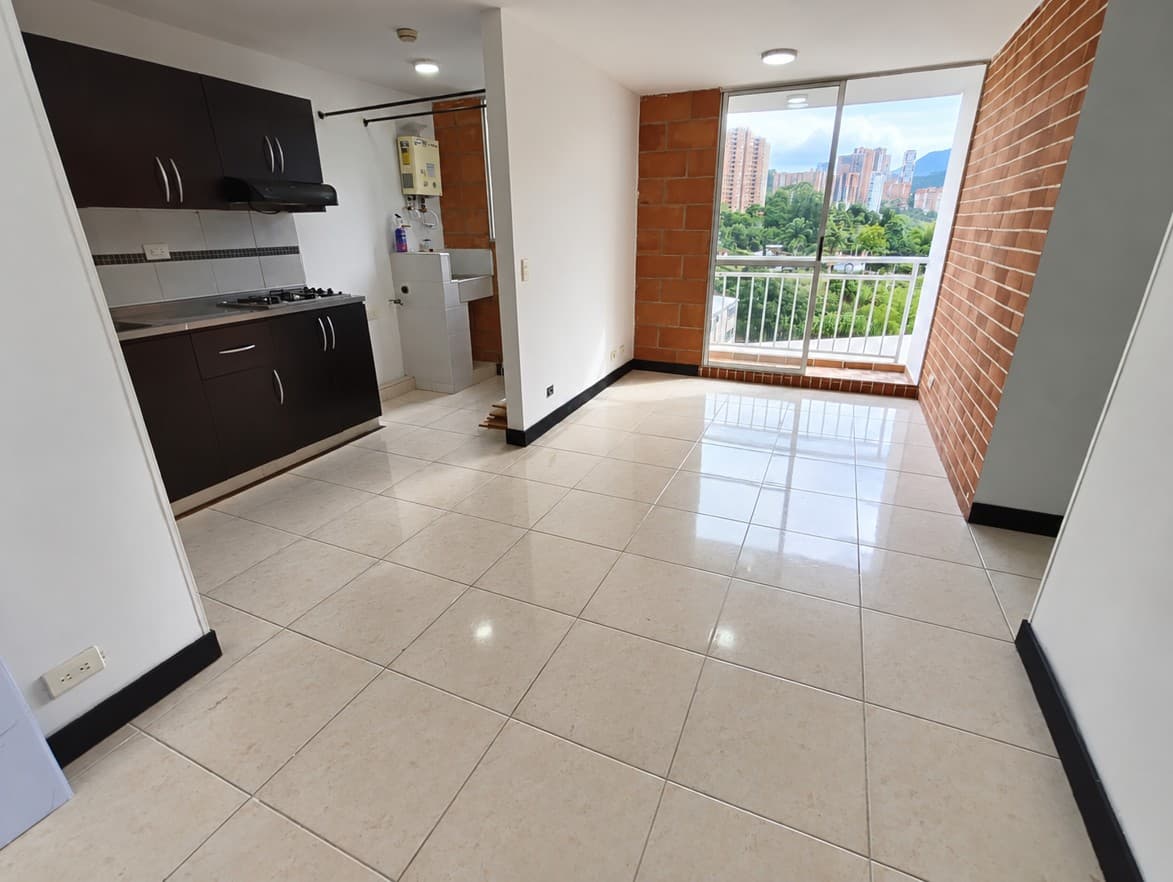 Apartamento en arriendo en Alto de las Flores, Envigado — foto 3 de 13