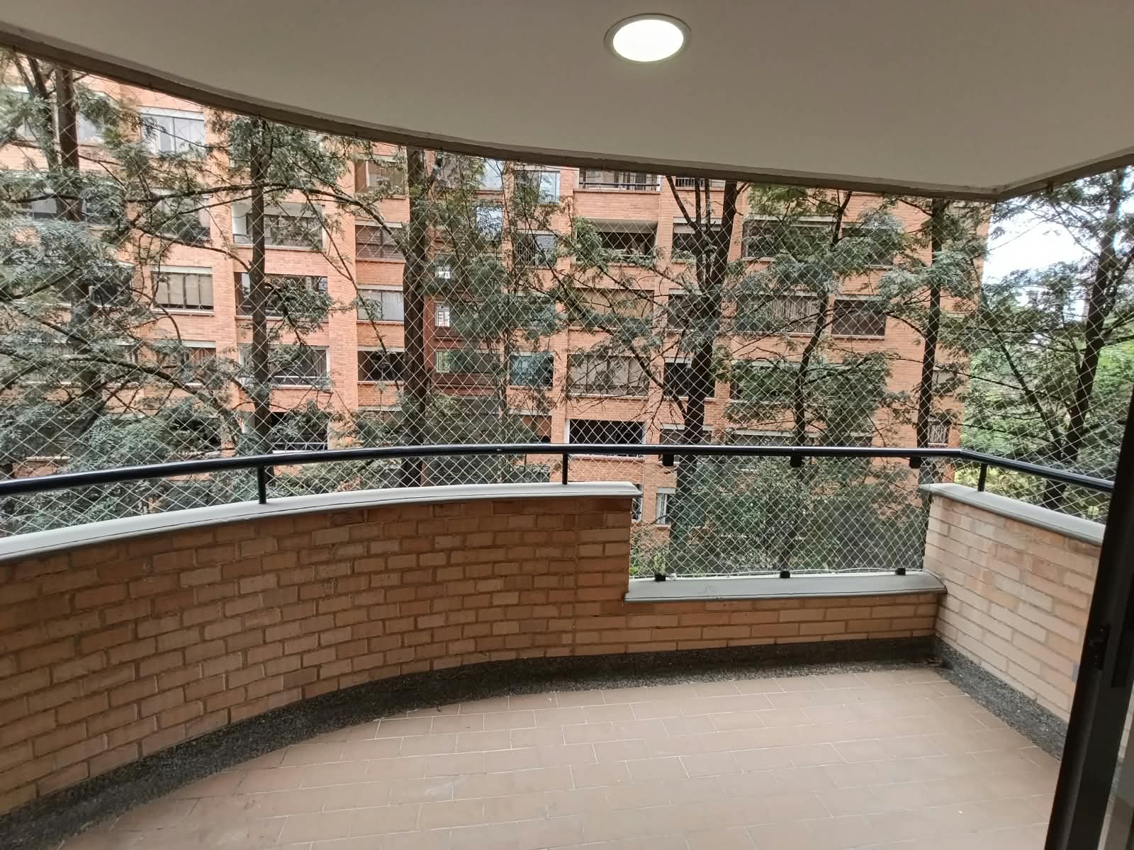 Apartamento en arriendo en Los Balsos, El Poblado, Medellín — foto 2 de 17