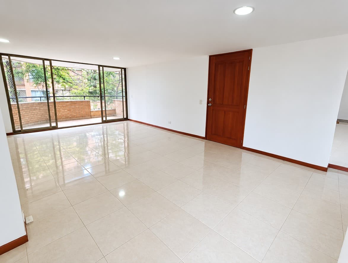Apartamento en arriendo en Los Balsos, El Poblado, Medellín — foto 3 de 17