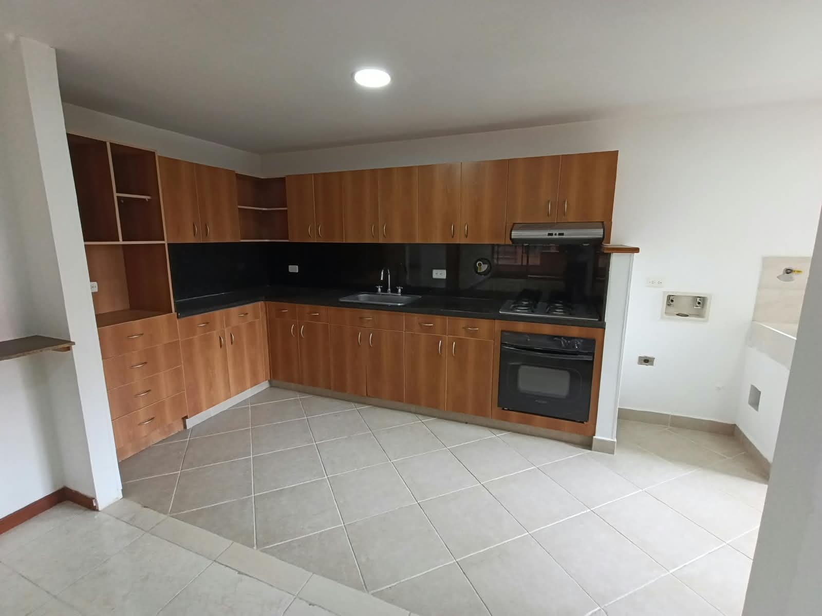 Apartamento en arriendo en Los Balsos, El Poblado, Medellín — foto 5 de 17