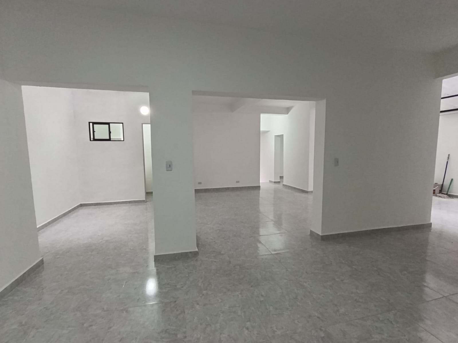 Local en arriendo en Buenos Aires, Centro, Medellín — foto 1 de 16
