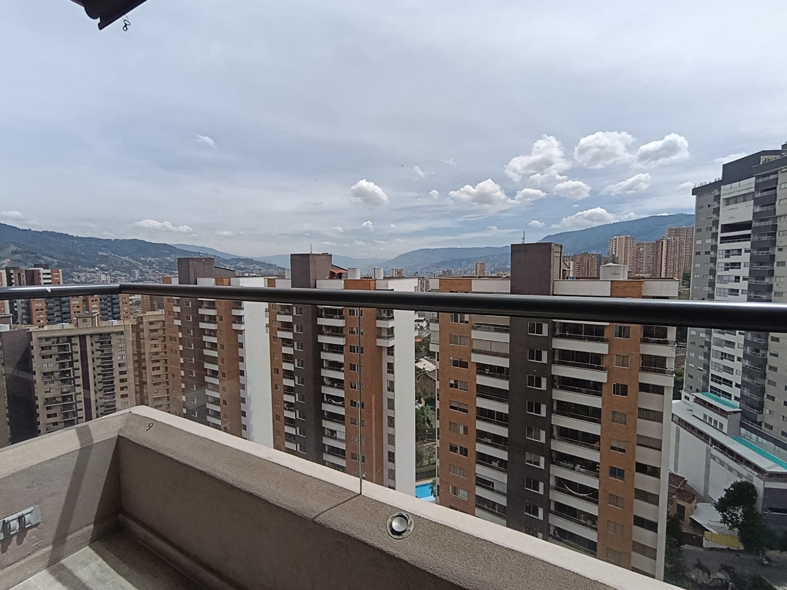 Apartamento en arriendo en El Carmelo Sabaneta — foto 1 de 16