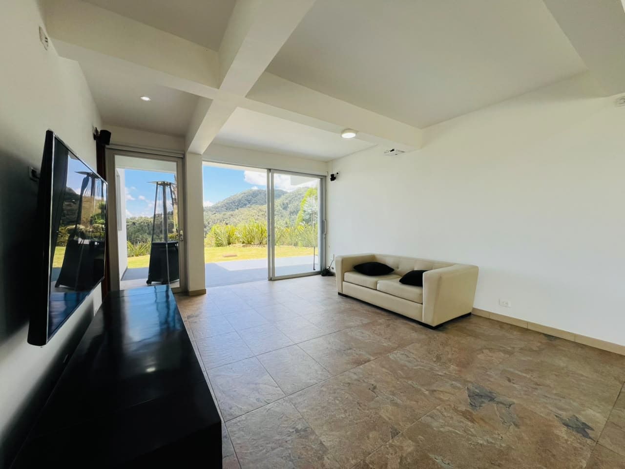 Casa Campestre en arriendo en Loma del Escobero Envigado — foto 3 de 20