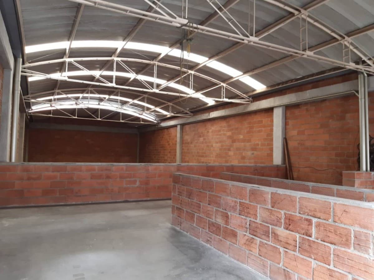 Bodega en arriendo en Los Naranjos Itagui — foto 2 de 12