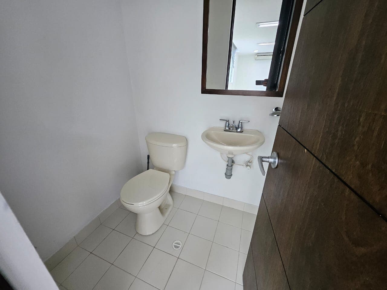Oficina en arriendo en Los Balsos, El Poblado, Medellín — foto 4 de 10