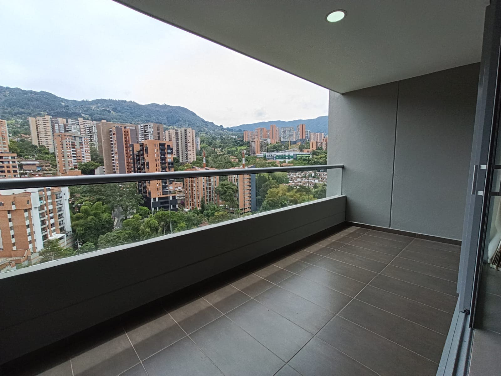Apartamento en arriendo en Cumbres, Envigado — foto 1 de 19