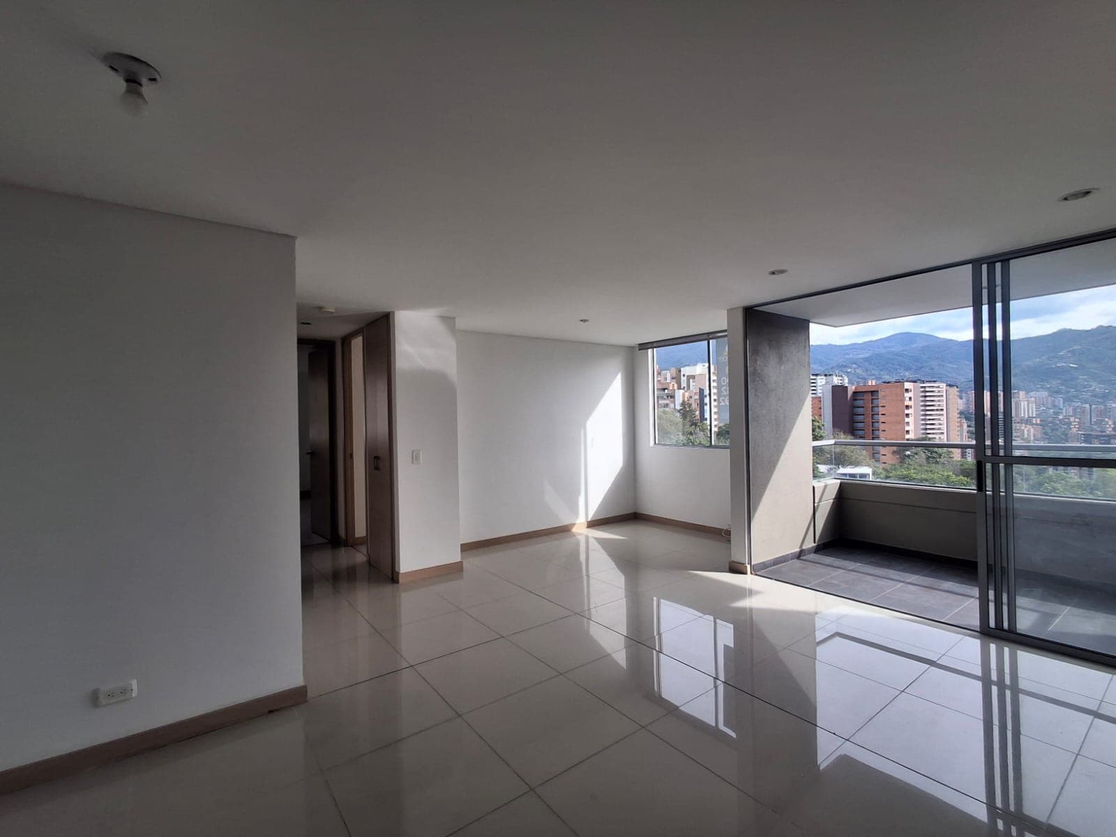 Apartamento en arriendo en El Esmeraldal, Envigado — foto 1 de 20