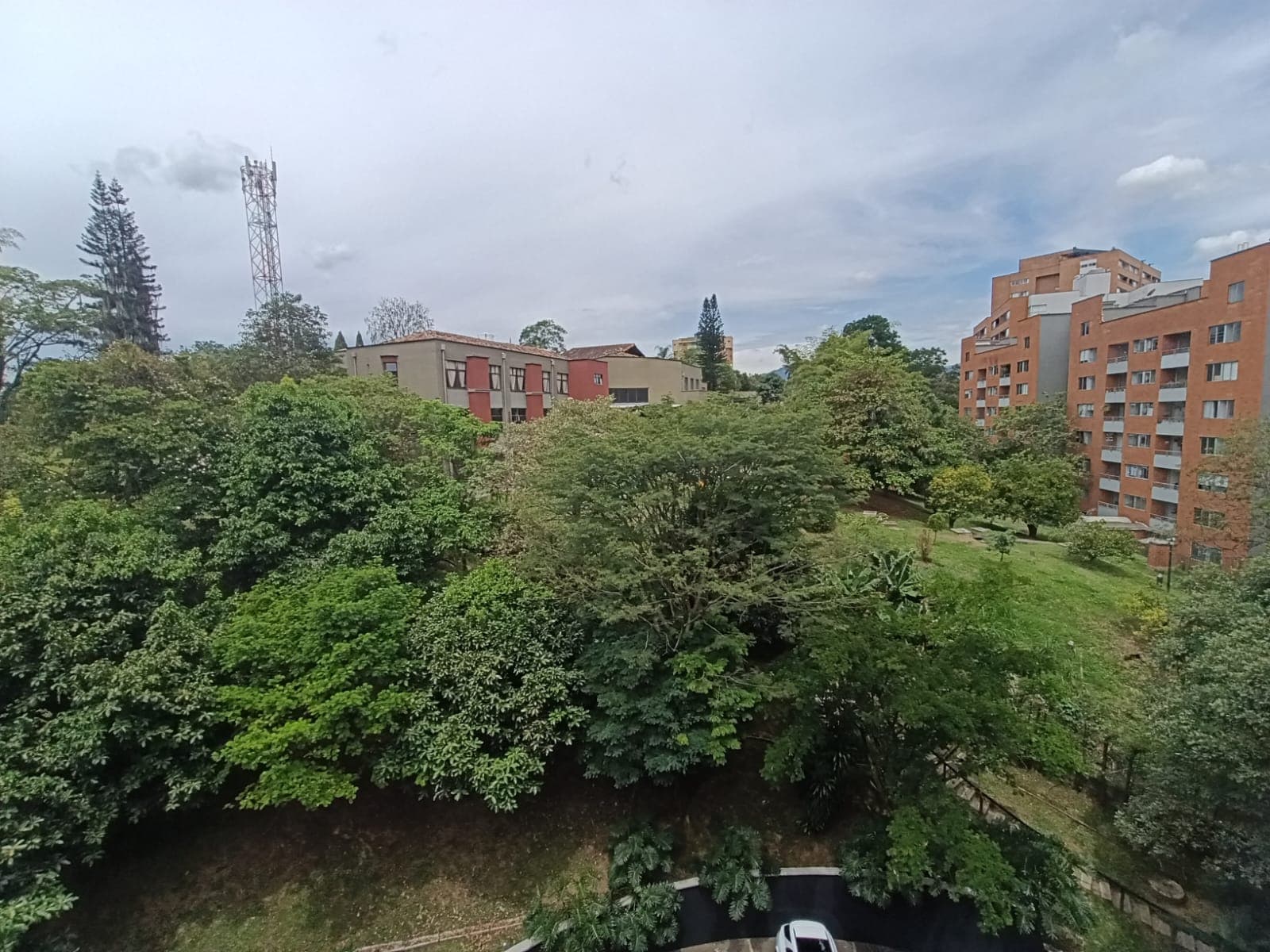 Apartamento en arriendo en Cumbres, Envigado — foto 1 de 18