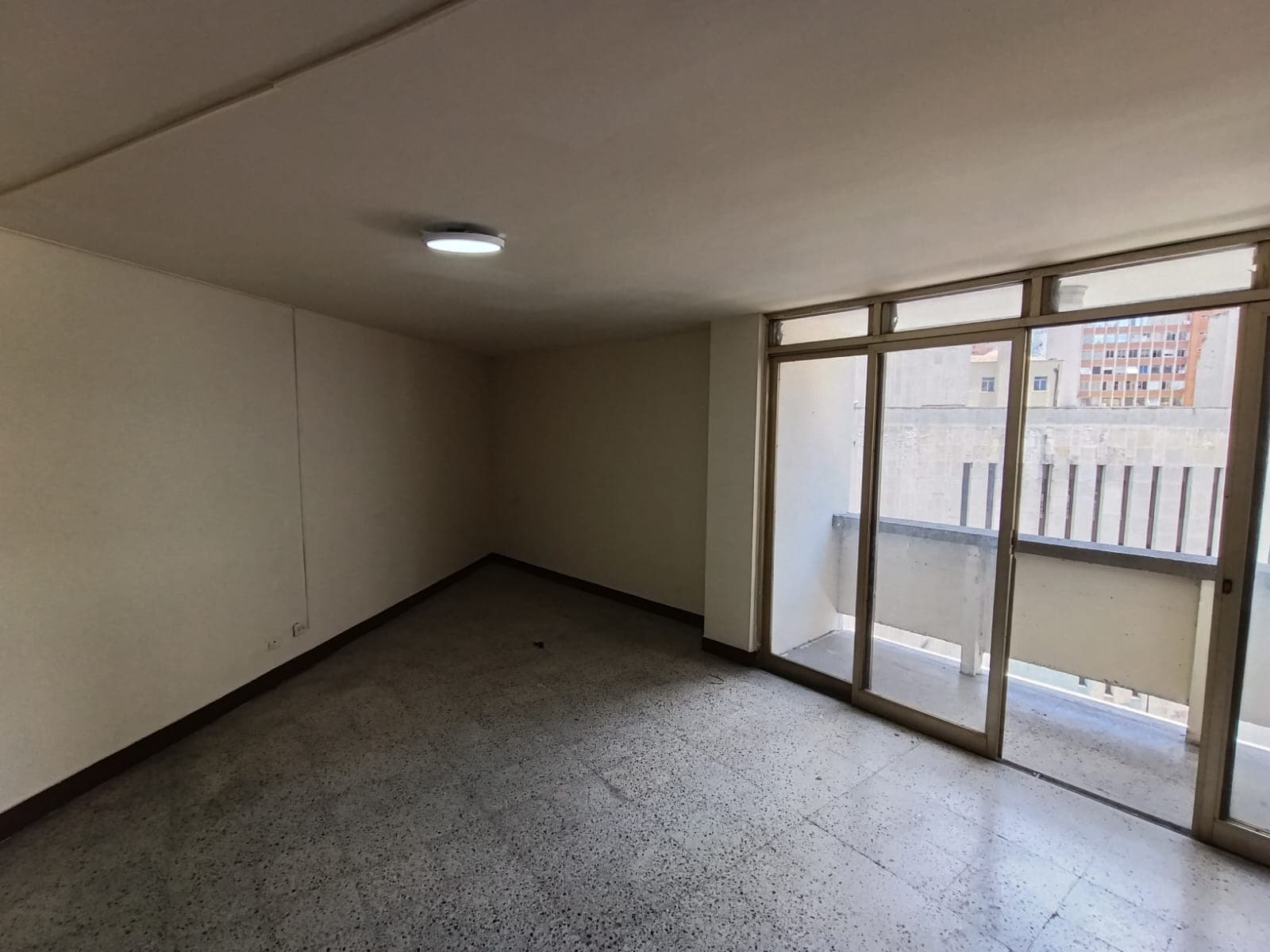 Oficina en arriendo en La Candelaria, Centro, Medellín — foto 2 de 10