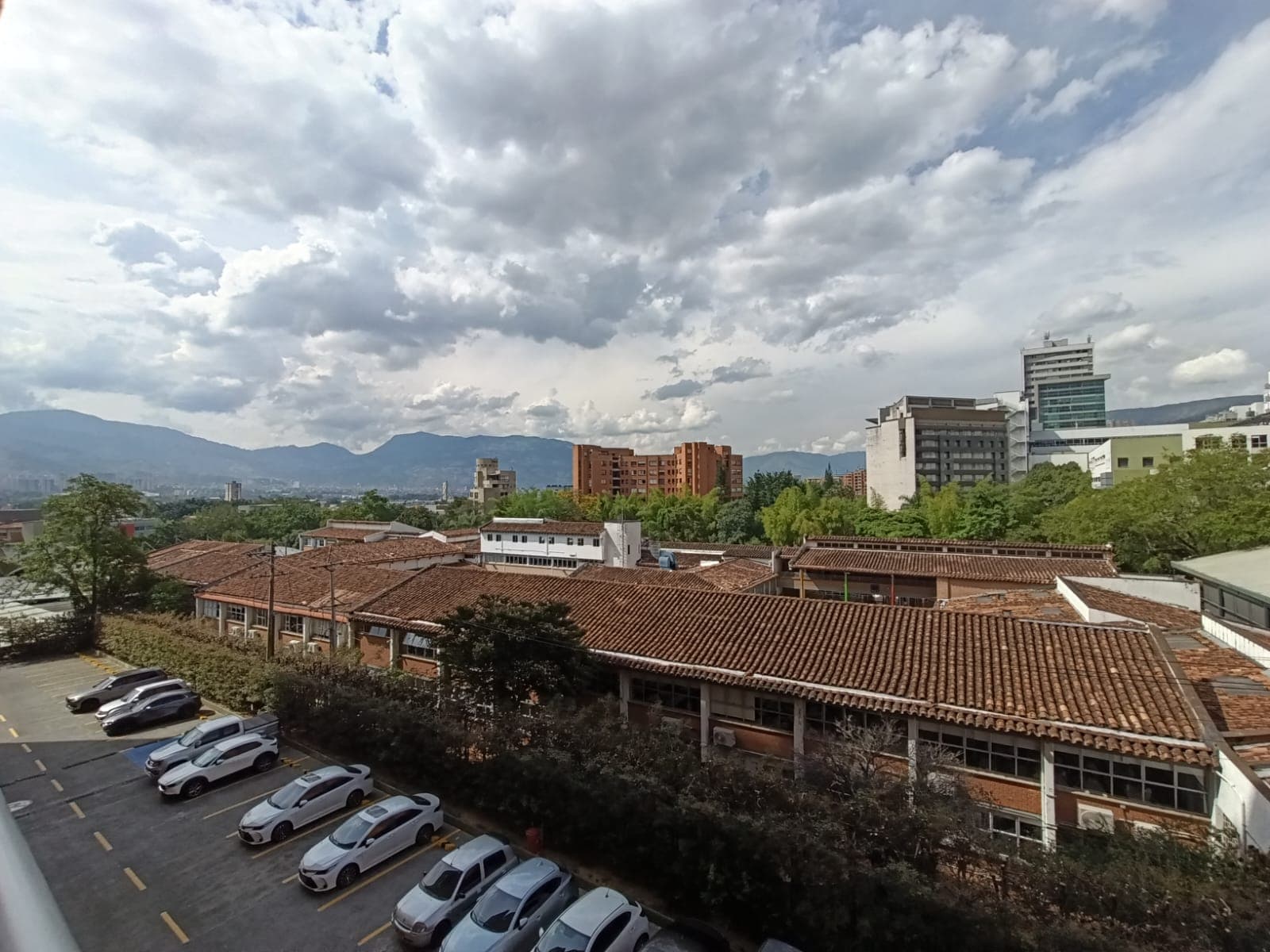 Apartamento en arriendo en Aguacatala, El Poblado, Medellín — foto 1 de 19