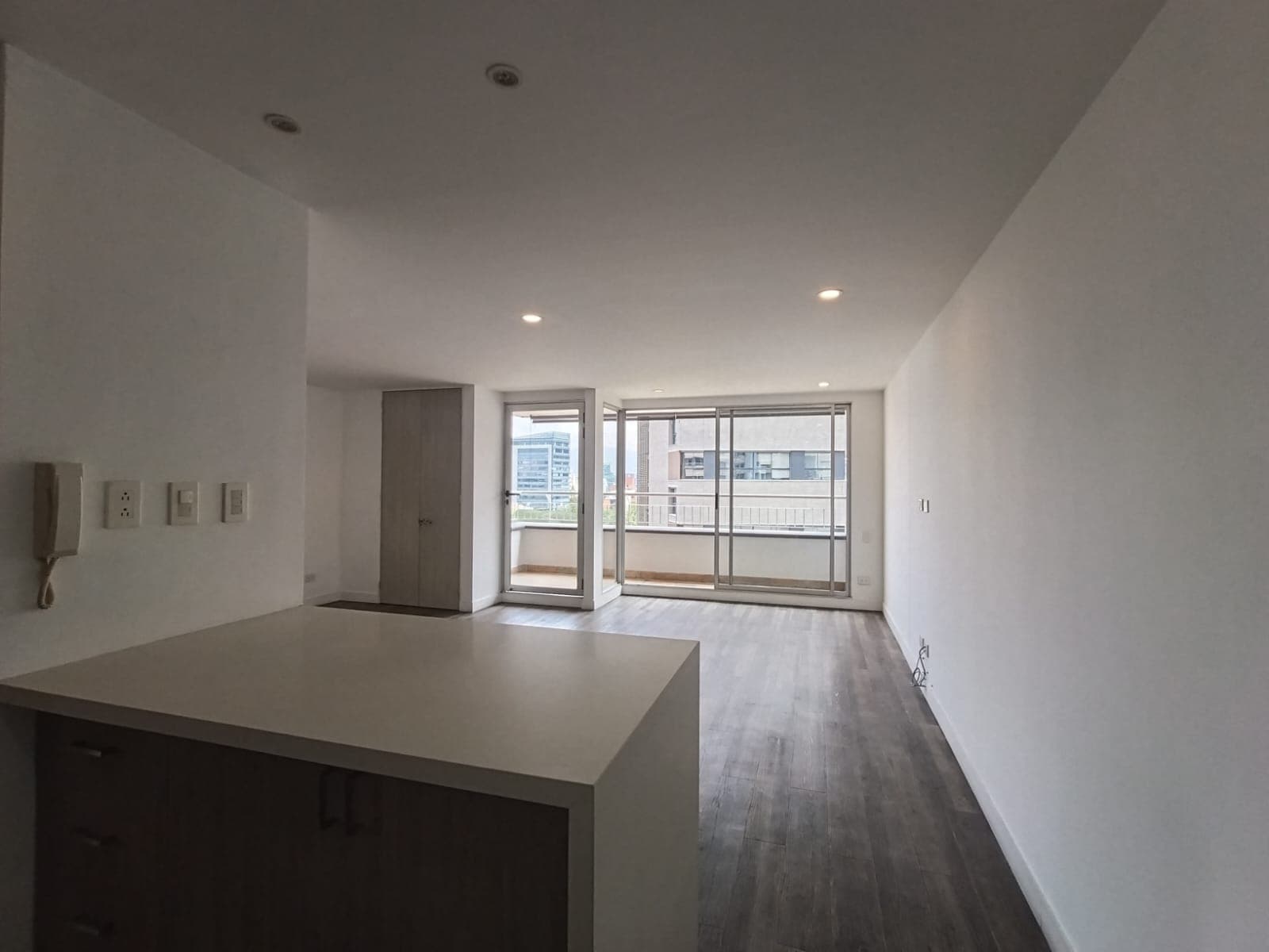 Apartamento en arriendo en Los Balsos, El Poblado, Medellín — foto 3 de 14