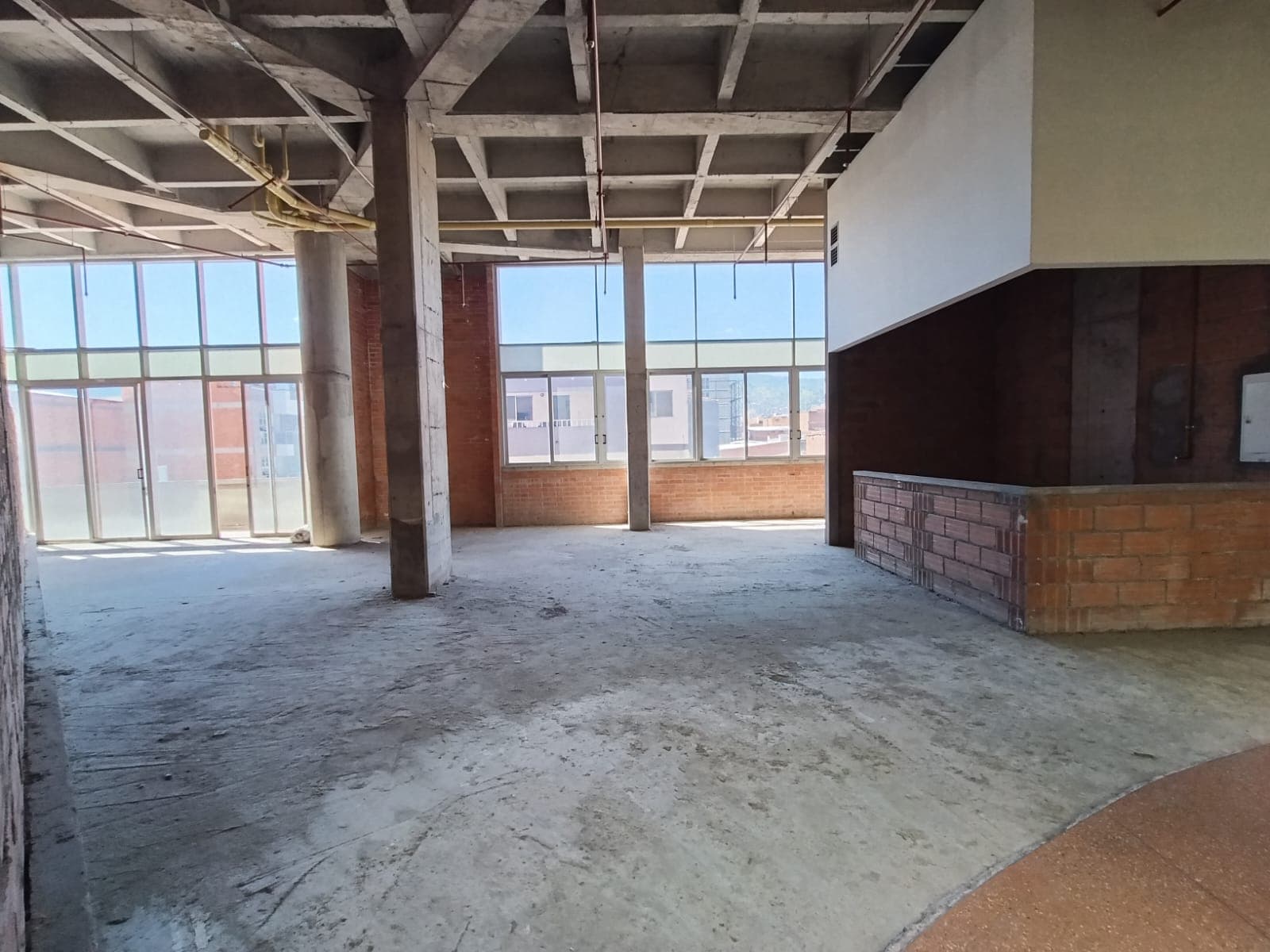 Local en arriendo en Centro Itagui — foto 1 de 10