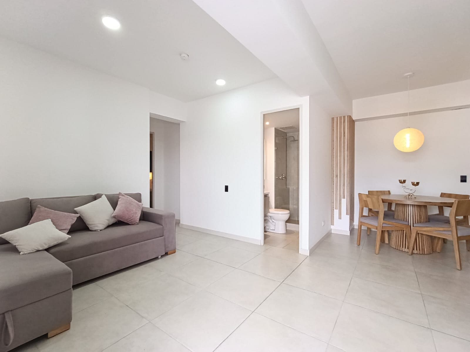 Apartamento en arriendo en Jardines, Envigado — foto 1 de 17