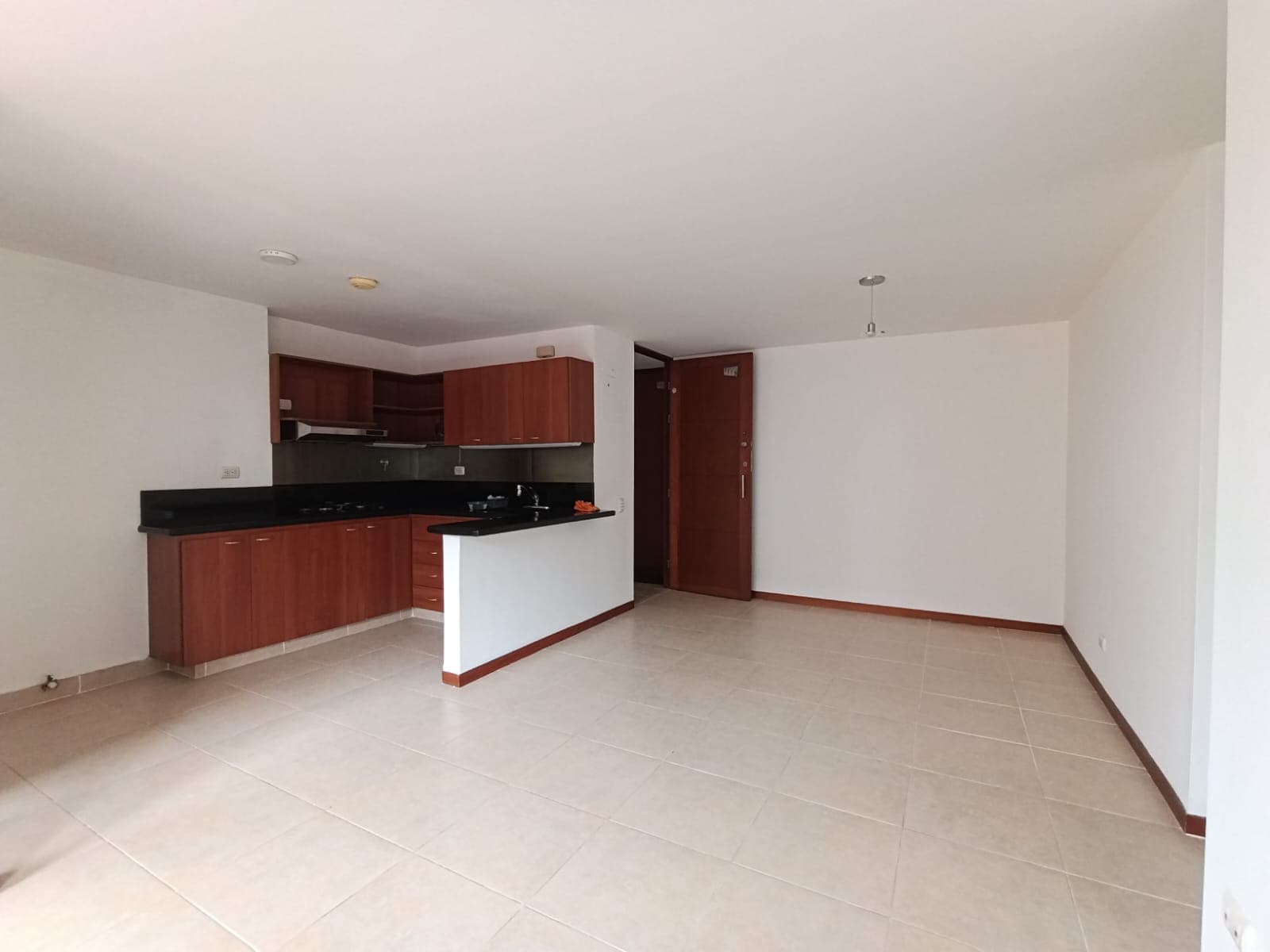 Apartamento en arriendo en Cumbres, Envigado — foto 1 de 20