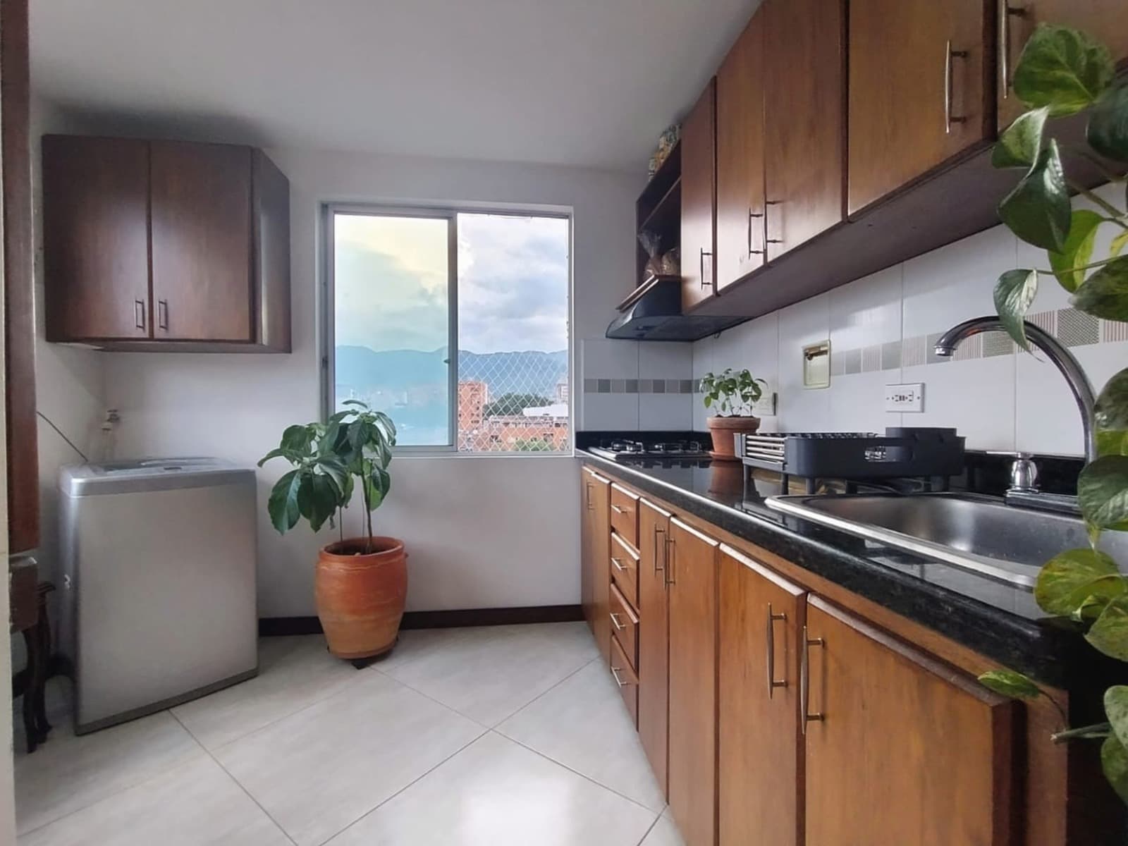 Apartamento en arriendo en Florida Nueva, Laureles, Medellín — foto 1 de 19
