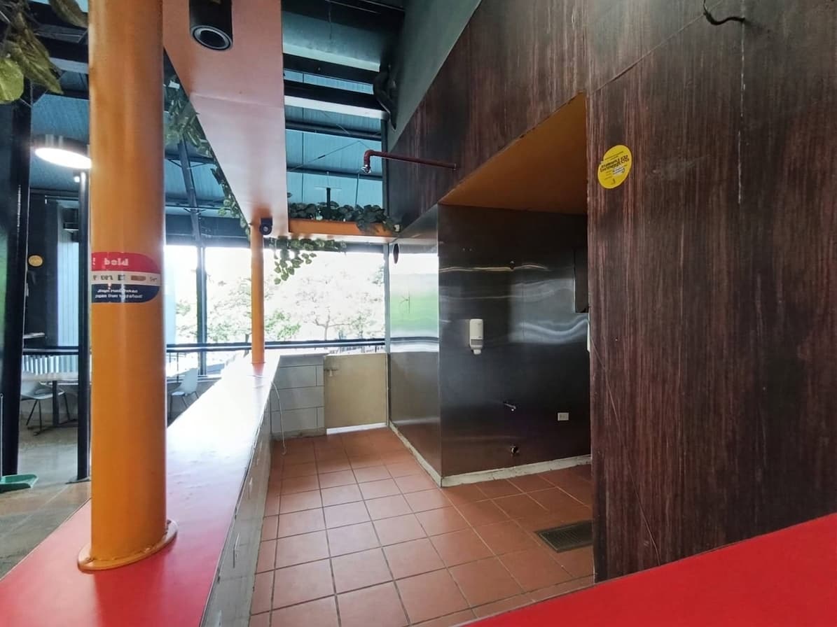 Local en arriendo en Los Colores, Laureles, Medellín — foto 3 de 10