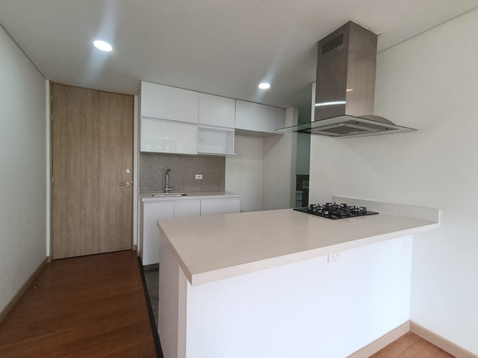Apartamento en arriendo en La Frontera, El Poblado, Medellín — foto 2 de 12