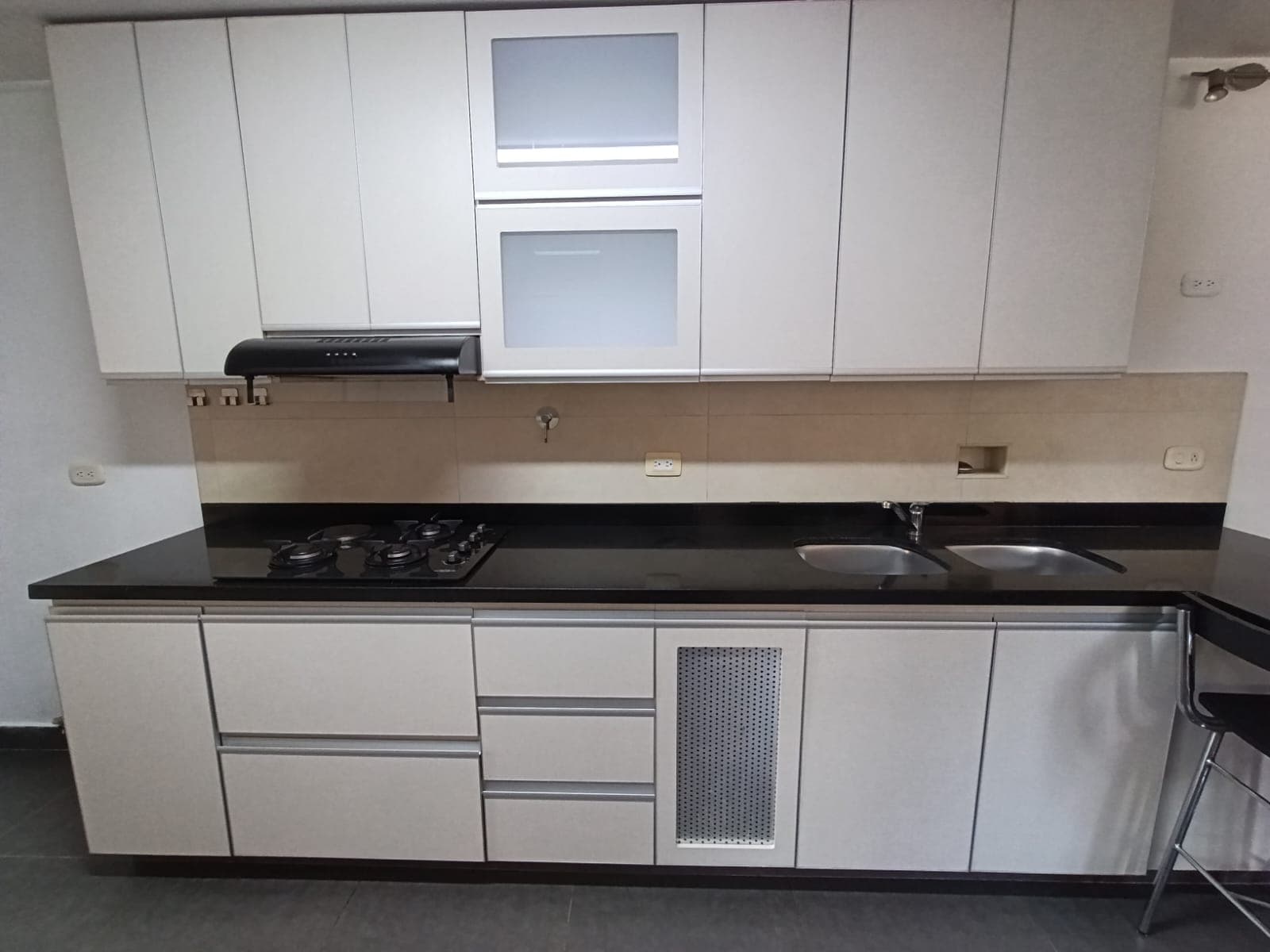 Apartamento en arriendo en Conquistadores, Laureles, Medellín — foto 1 de 20