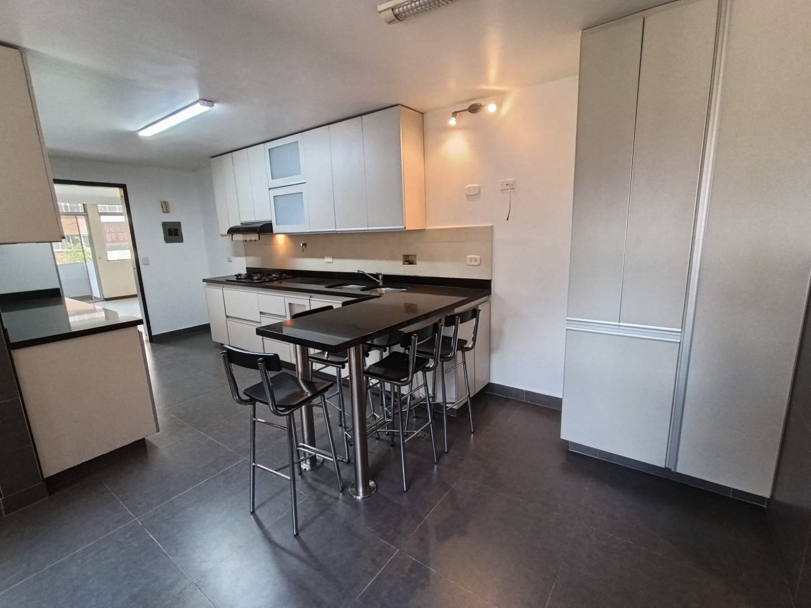 Apartamento en arriendo en Conquistadores, Laureles, Medellín — foto 2 de 20