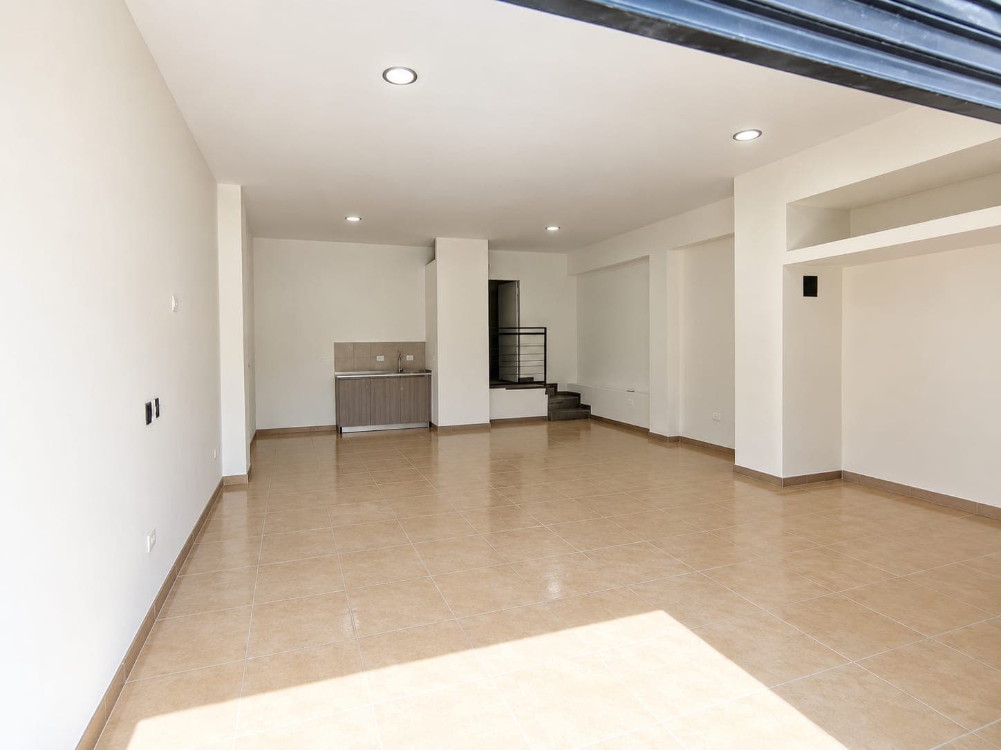 Local en arriendo en La Castellana, Laureles, Medellín — foto 2 de 8