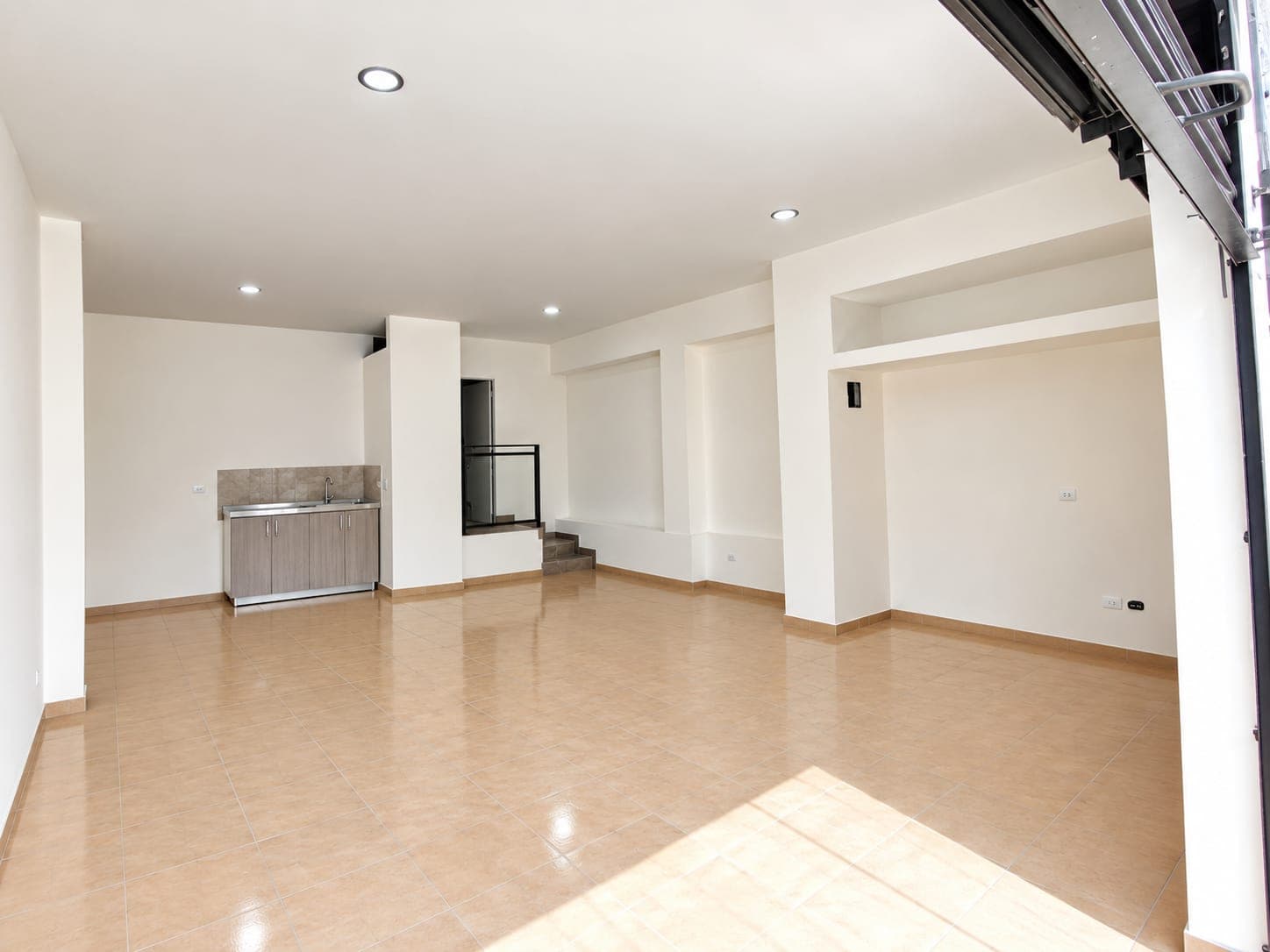 Local en arriendo en La Castellana, Laureles, Medellín — foto 5 de 8
