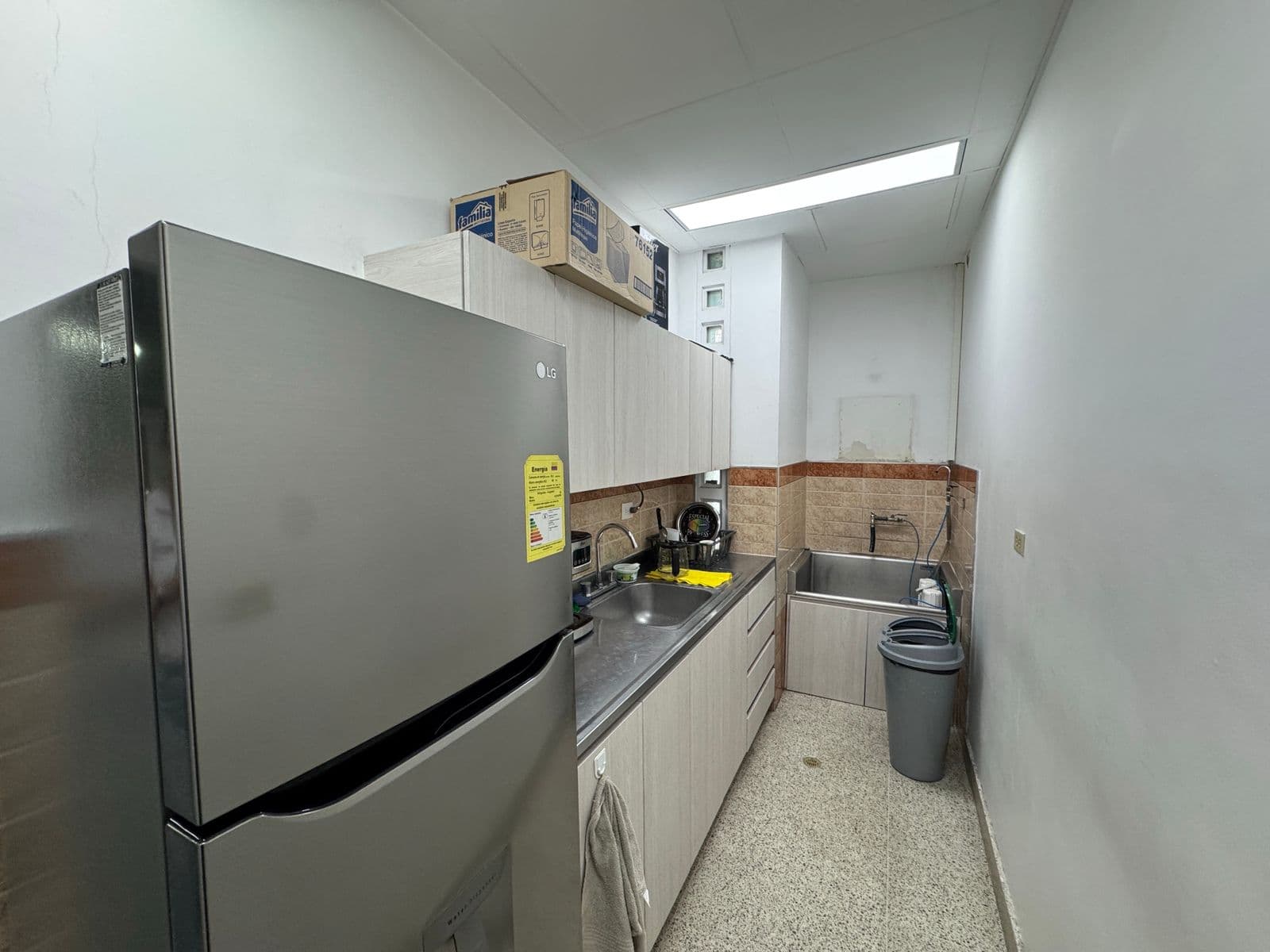 Oficina en arriendo en Barrio Colombia, El Poblado, Medellín — foto 2 de 10