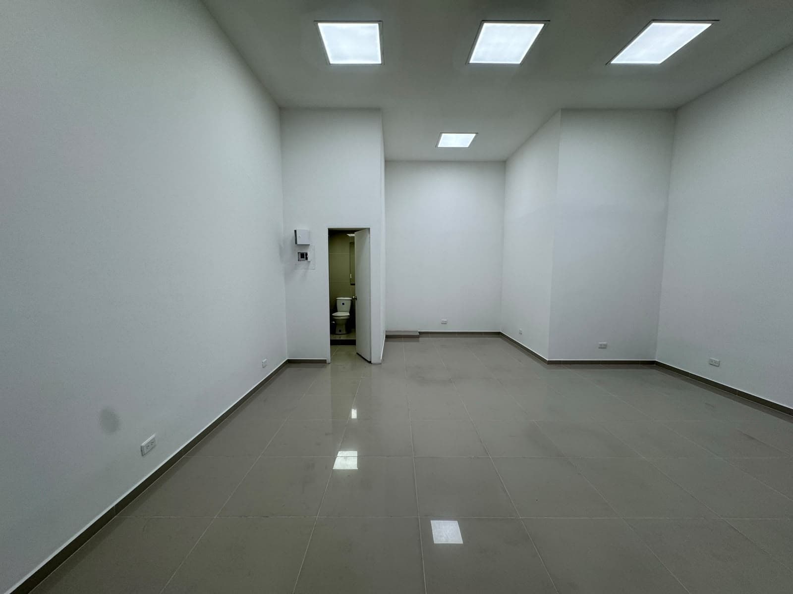 Oficina en arriendo en El Poblado, Medellín — foto 1 de 12
