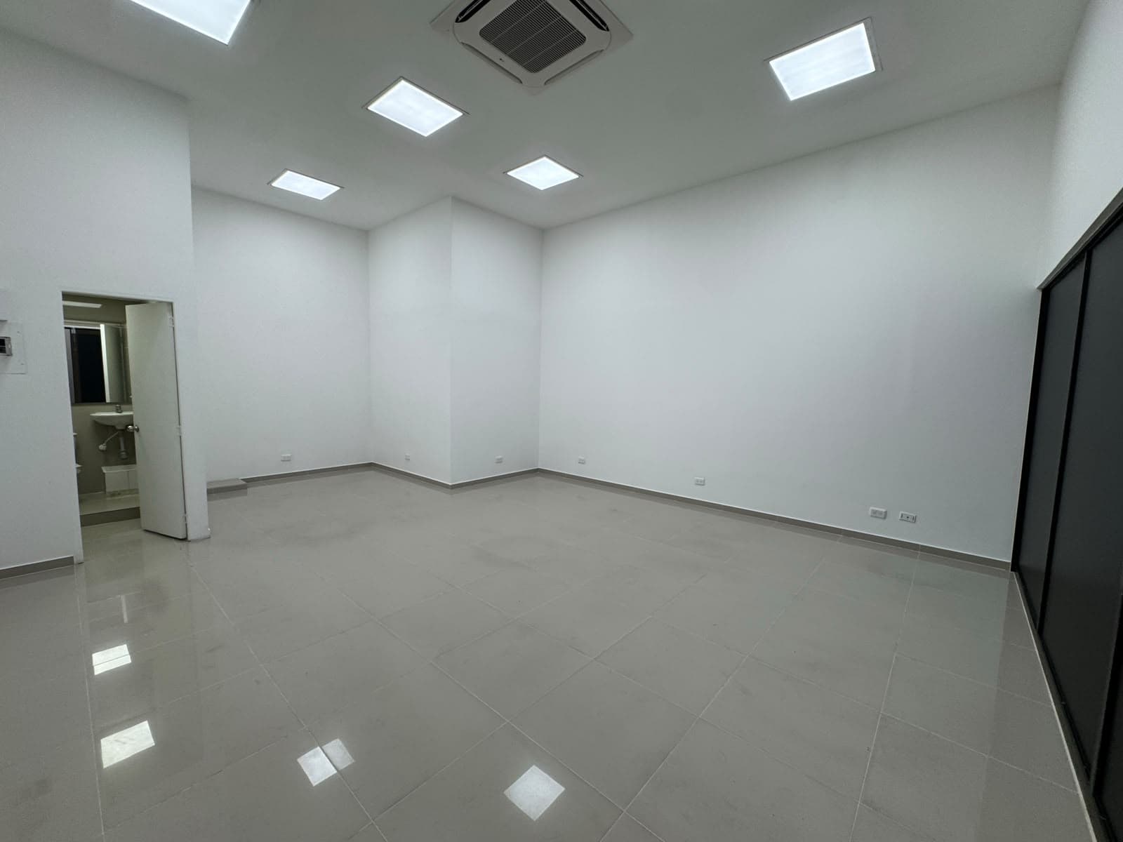 Oficina en arriendo en El Poblado, Medellín — foto 4 de 12