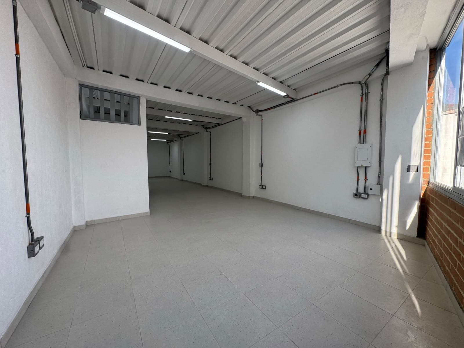 Bodega en arriendo en Cristo Rey, Guayabal, Medellín — foto 1 de 11