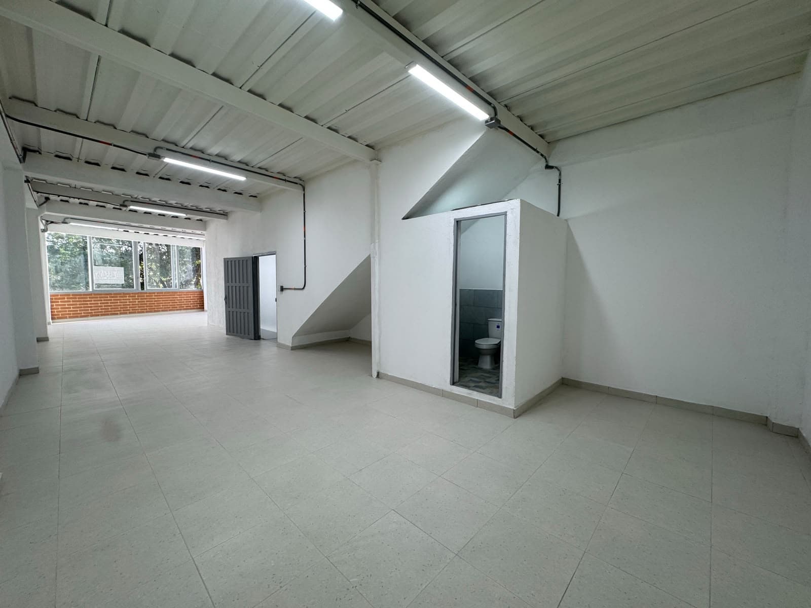 Bodega en arriendo en Cristo Rey, Guayabal, Medellín — foto 4 de 11