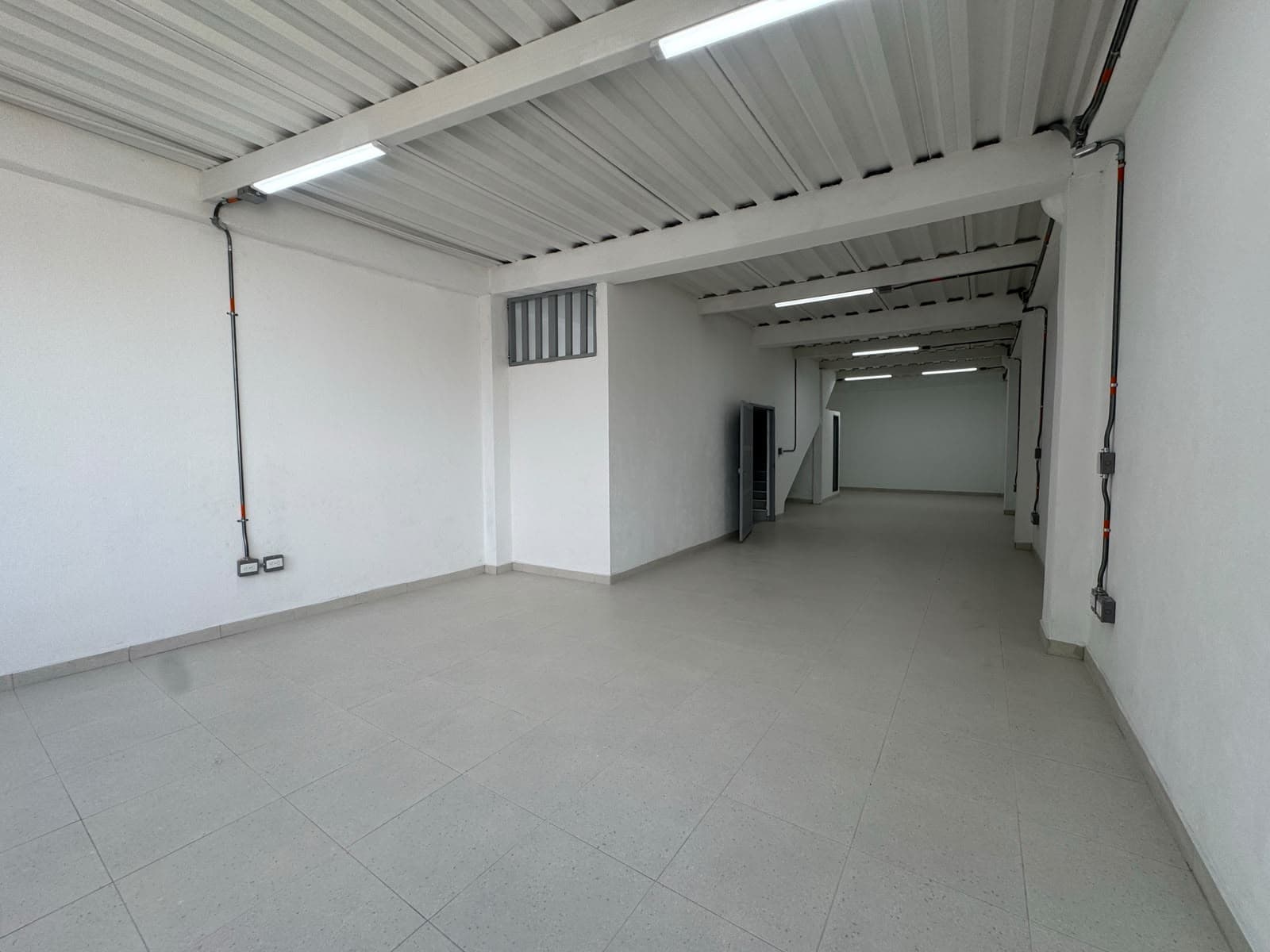 Bodega en arriendo en Cristo Rey, Guayabal, Medellín — foto 3 de 12