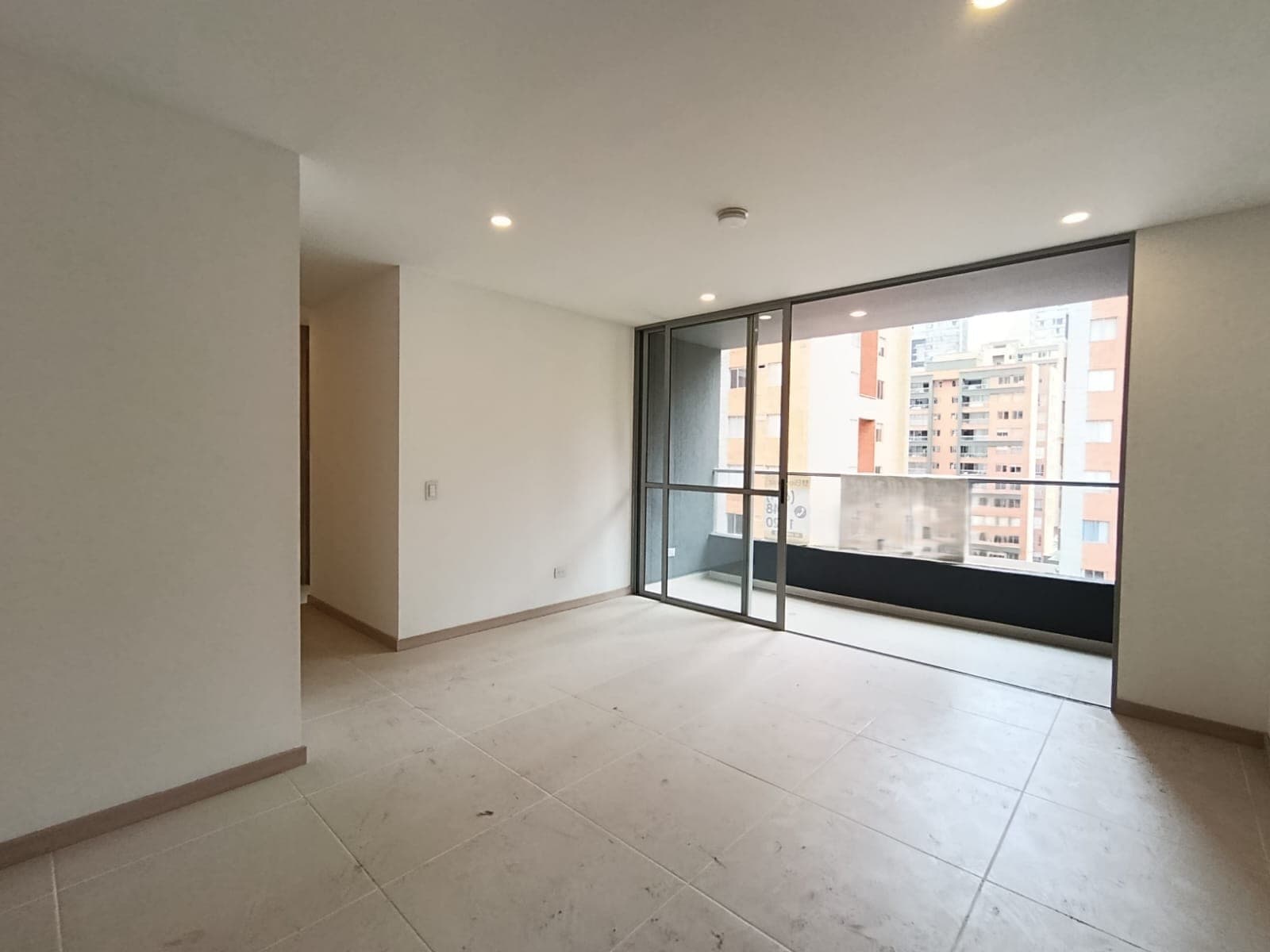 Apartamento en arriendo en Ciudad del Rio, El Poblado, Medellín — foto 2 de 20