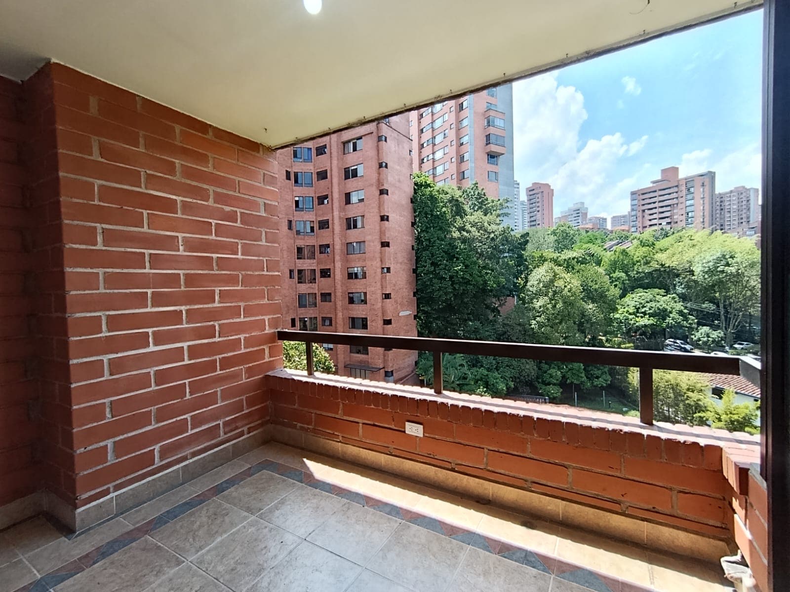 Apartamento en arriendo en La Florida El Poblado, Medellín — foto 1 de 16