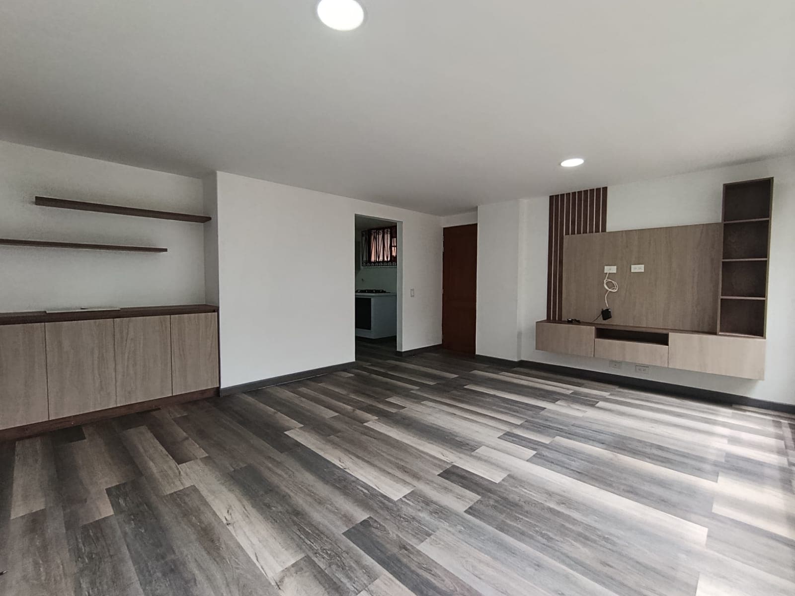 Apartamento en arriendo en Loma del Indio, El Poblado, Medellín — foto 1 de 20