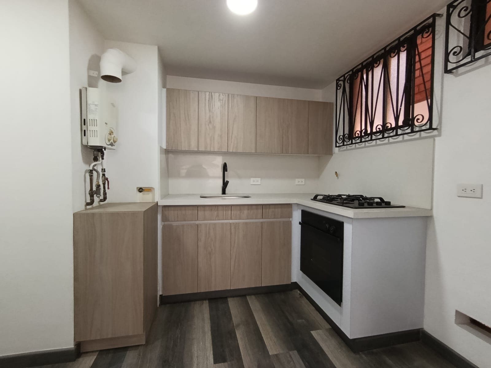 Apartamento en arriendo en Loma del Indio, El Poblado, Medellín — foto 3 de 20