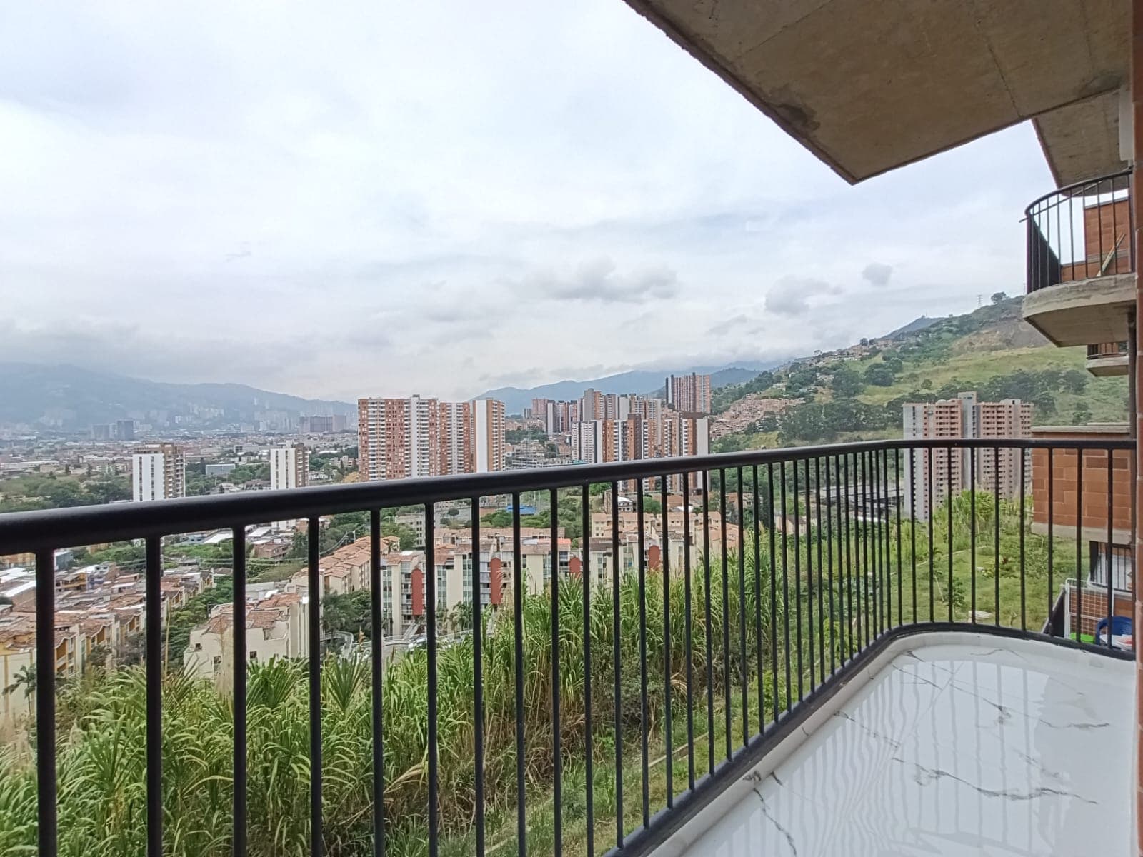 Apartamento en arriendo en La Colina, Guayabal, Medellín — foto 1 de 12
